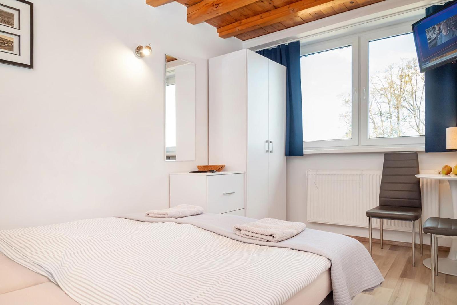 Double Room - Photo 18