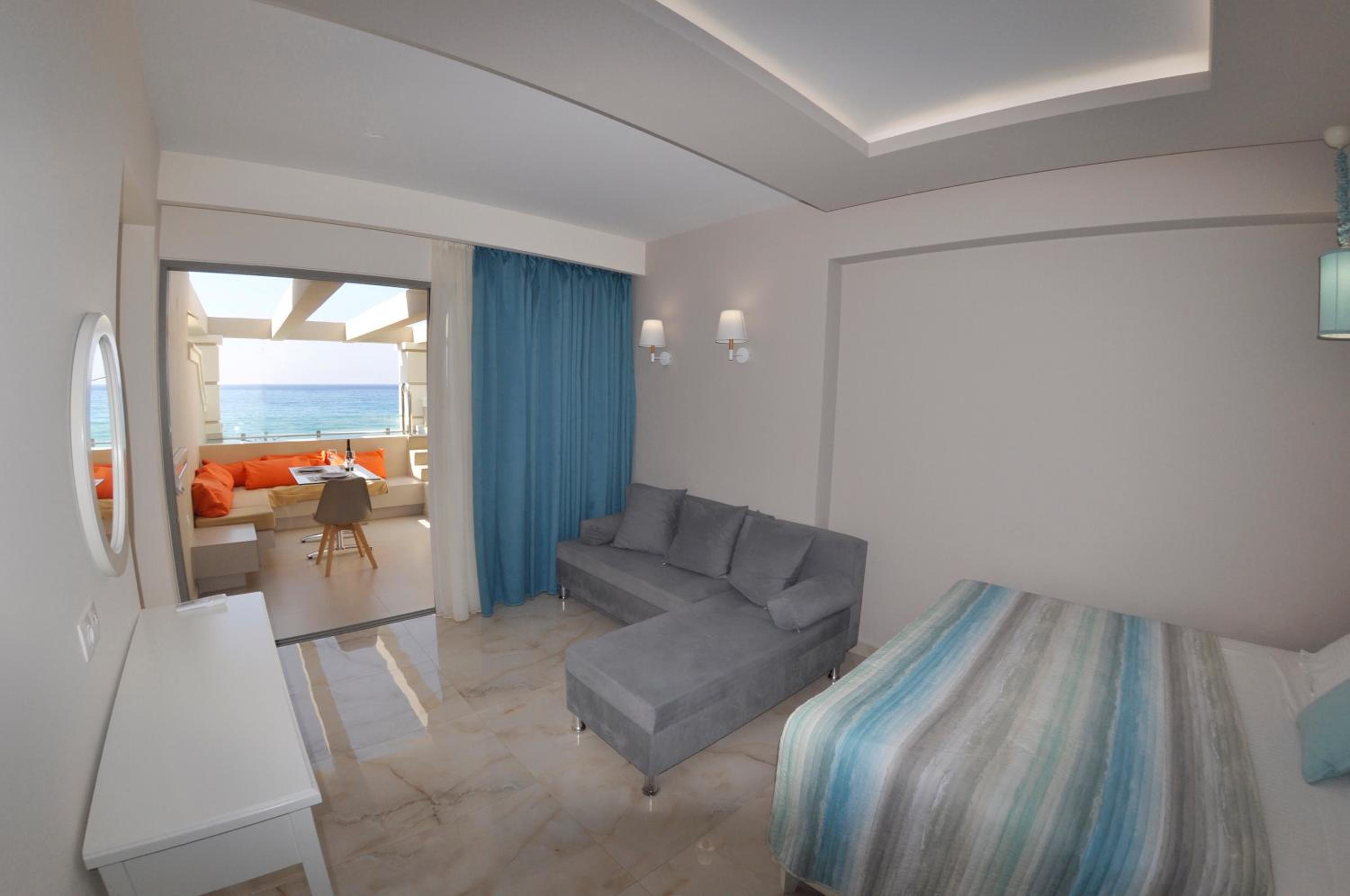 Suite with Private Pool photo 3