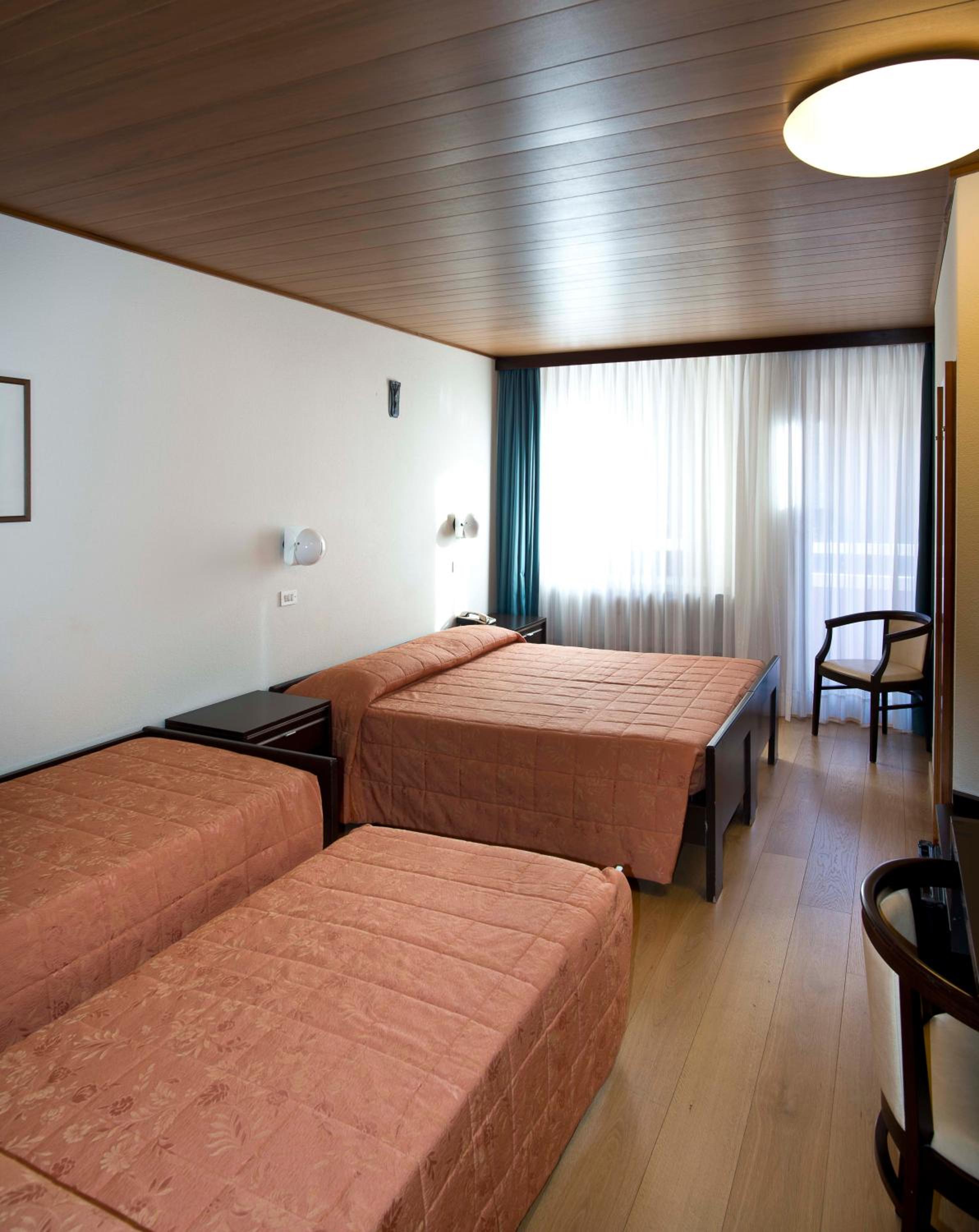 Quadruple Room - Photo 5