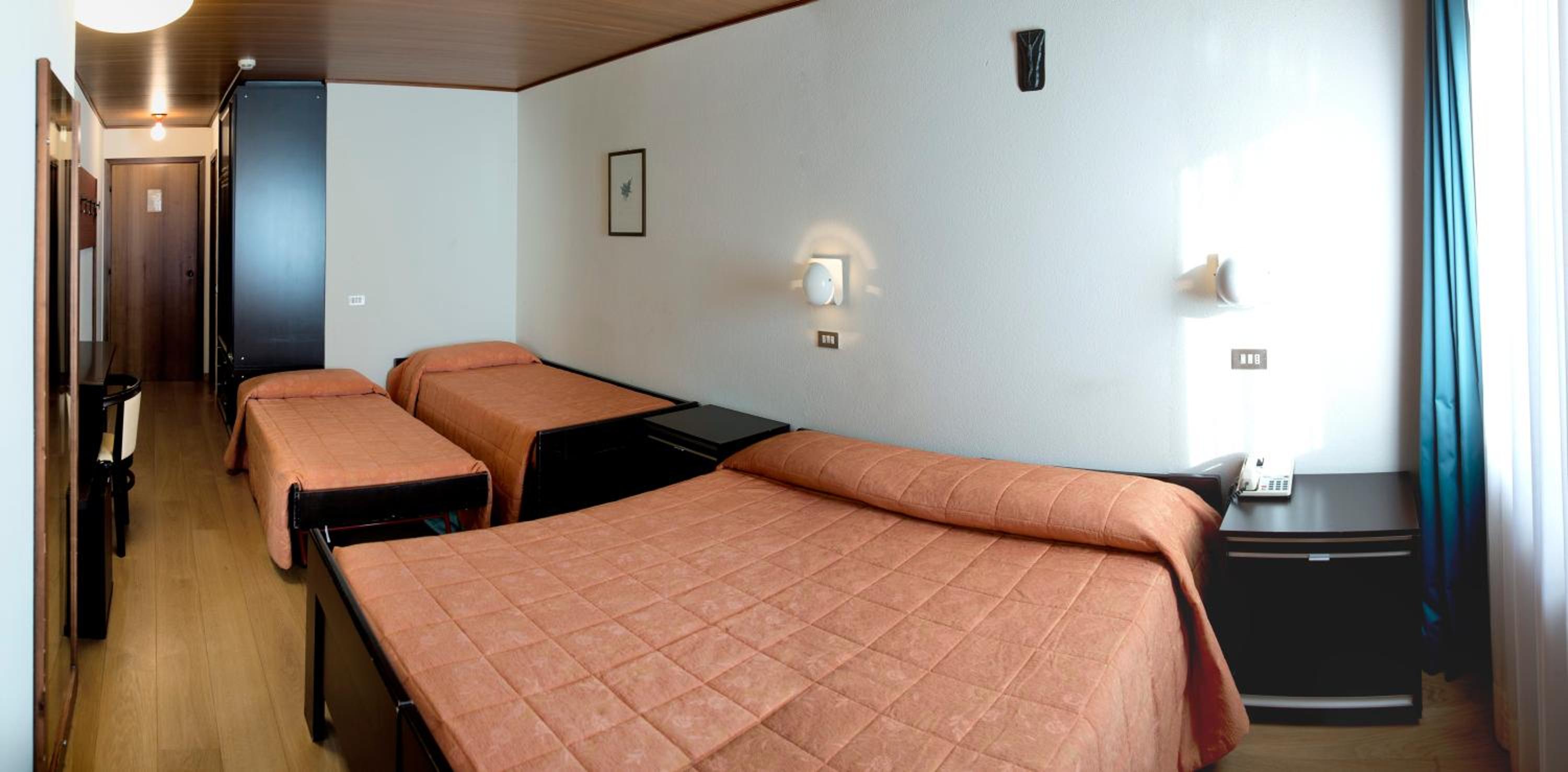 Quadruple Room - Photo 4