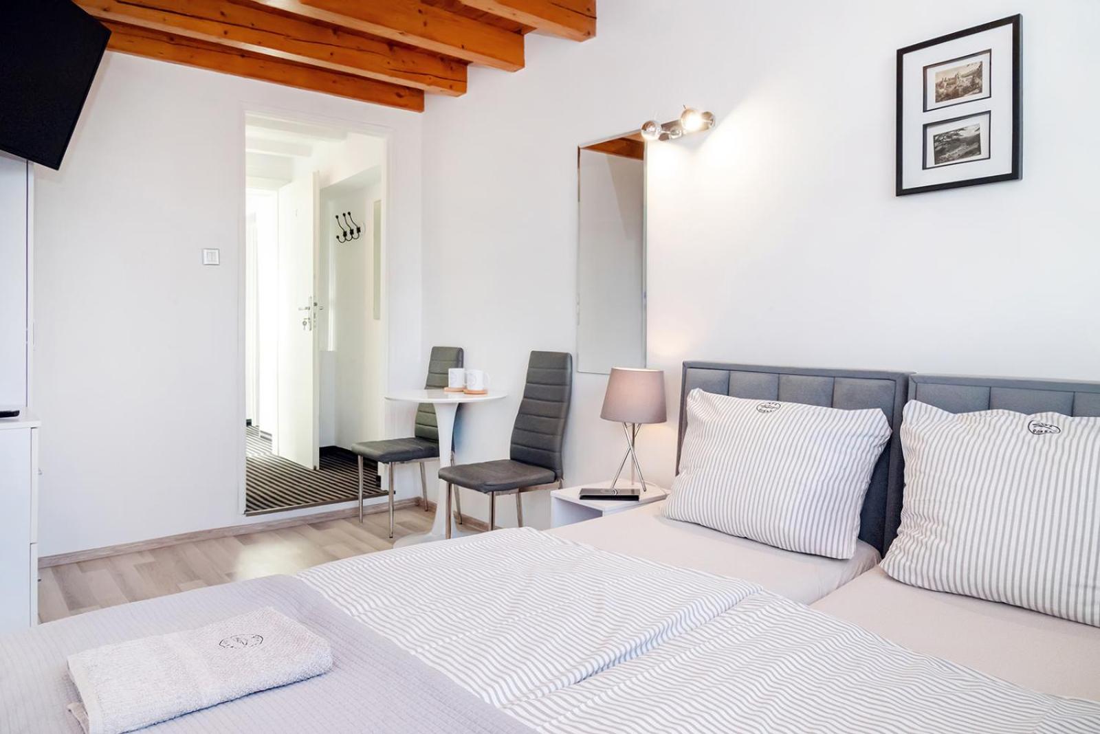 Double Room - Photo 8