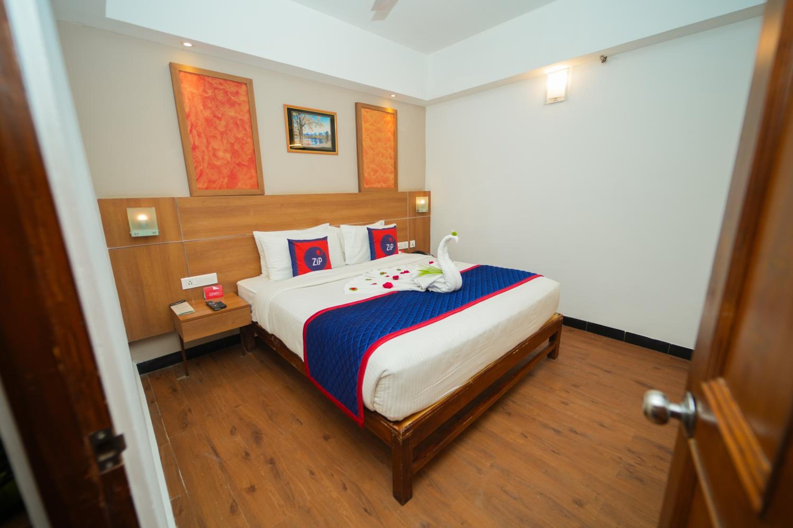 Suite - Photo 2