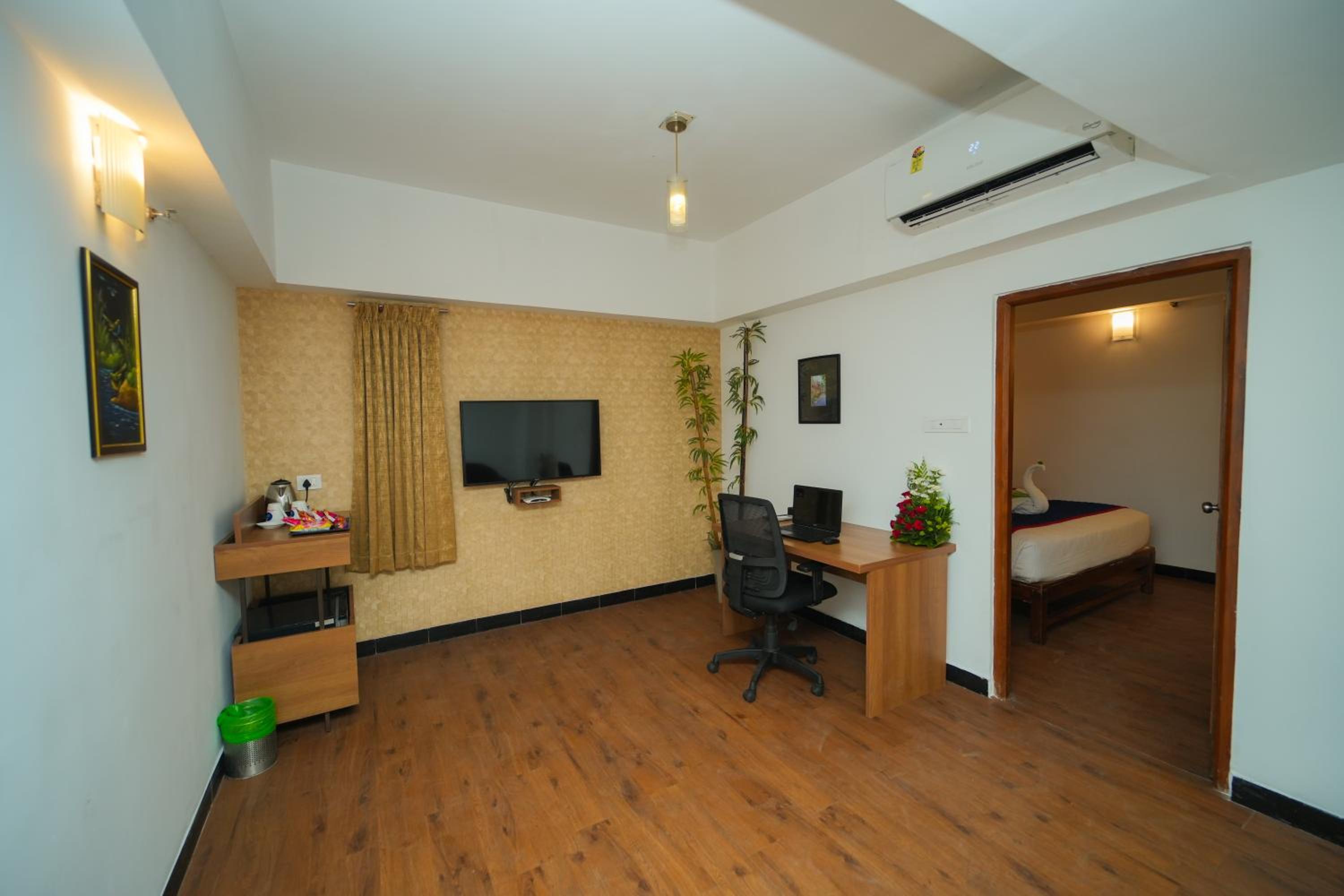 Suite - Photo 5