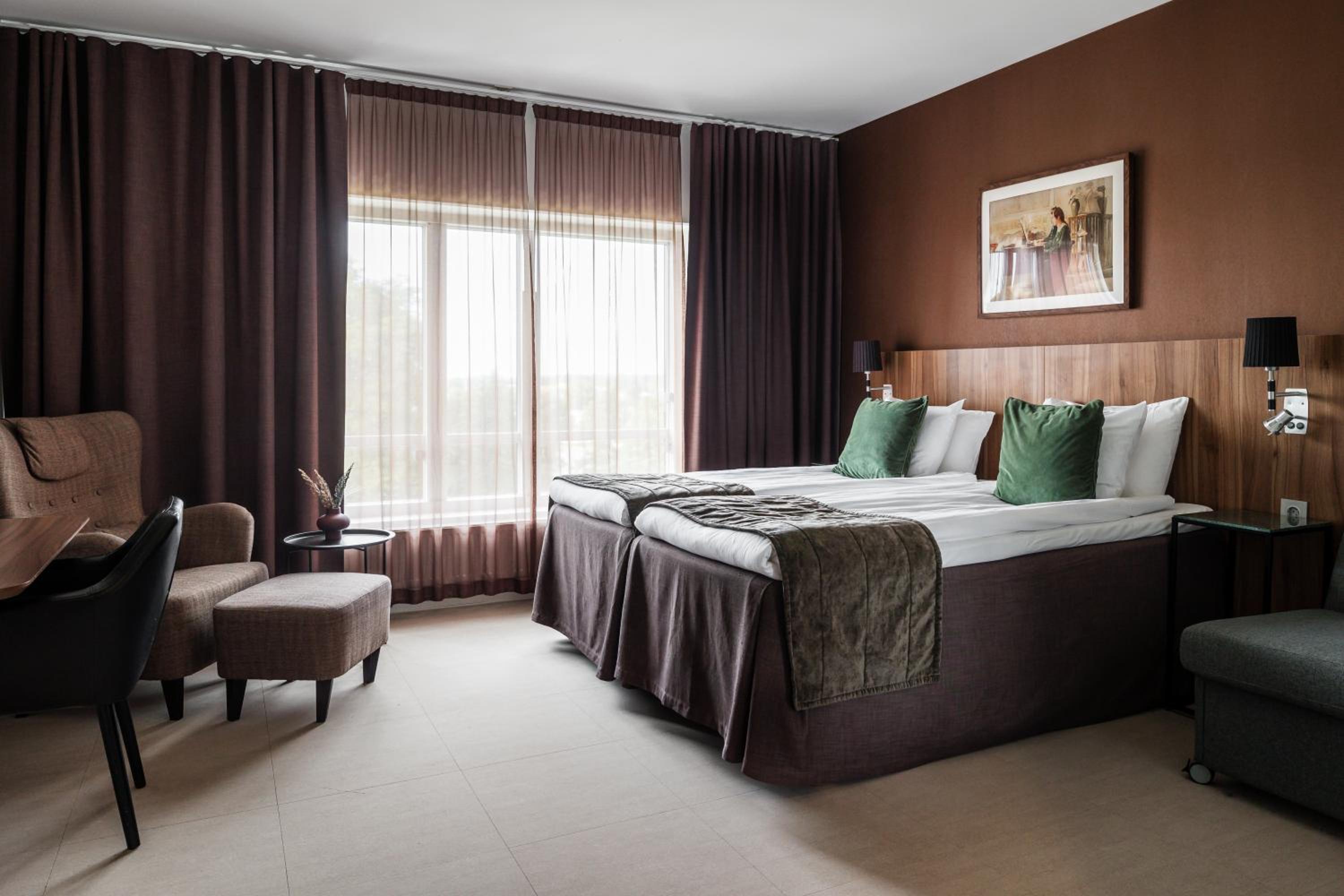 Superior Triple Room with King Bed - Non-Smoking - Photo 1