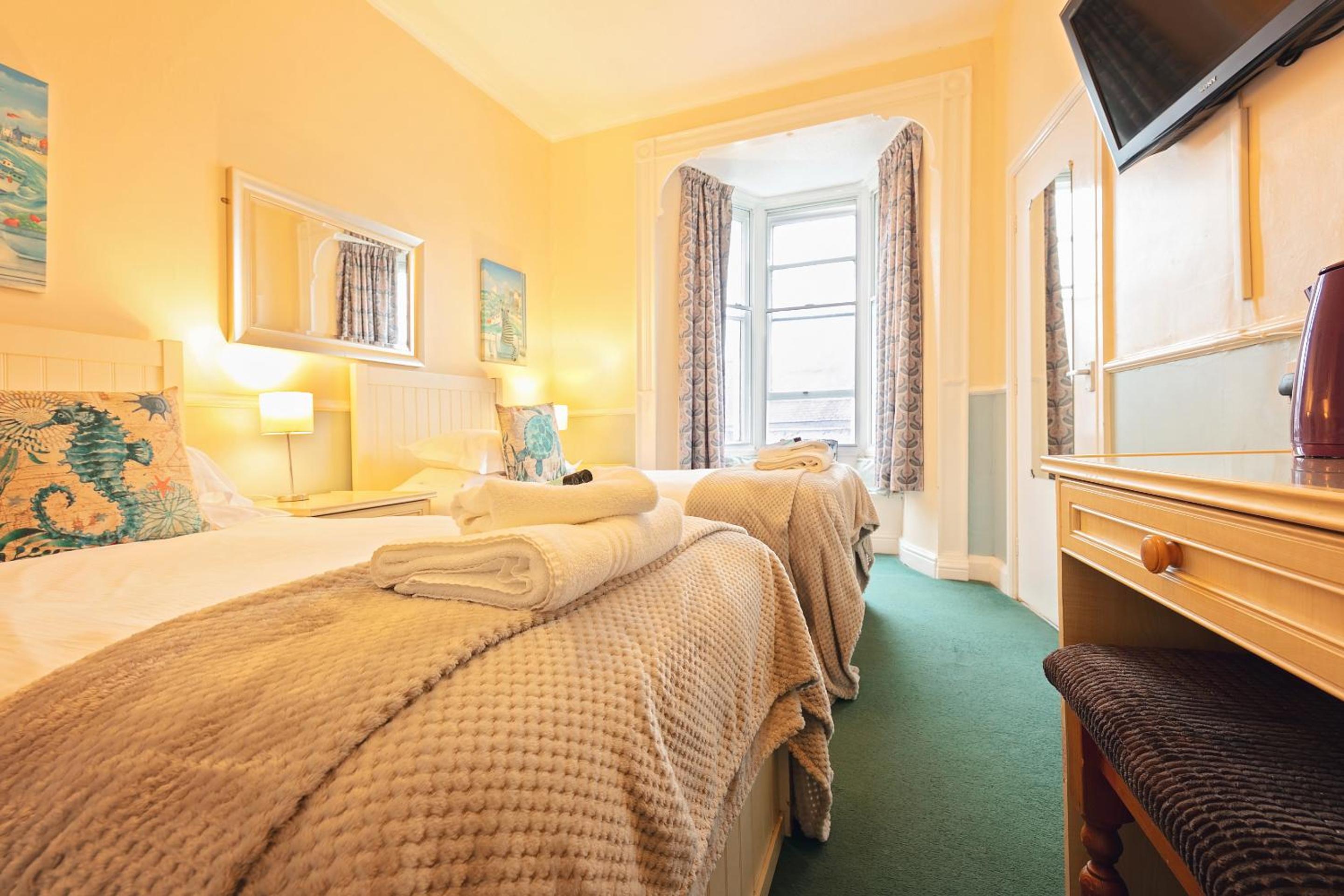 Twin Room with Private Bathroom