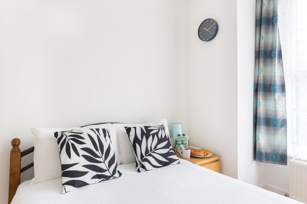 Double Room with Private Bathroom photo 3