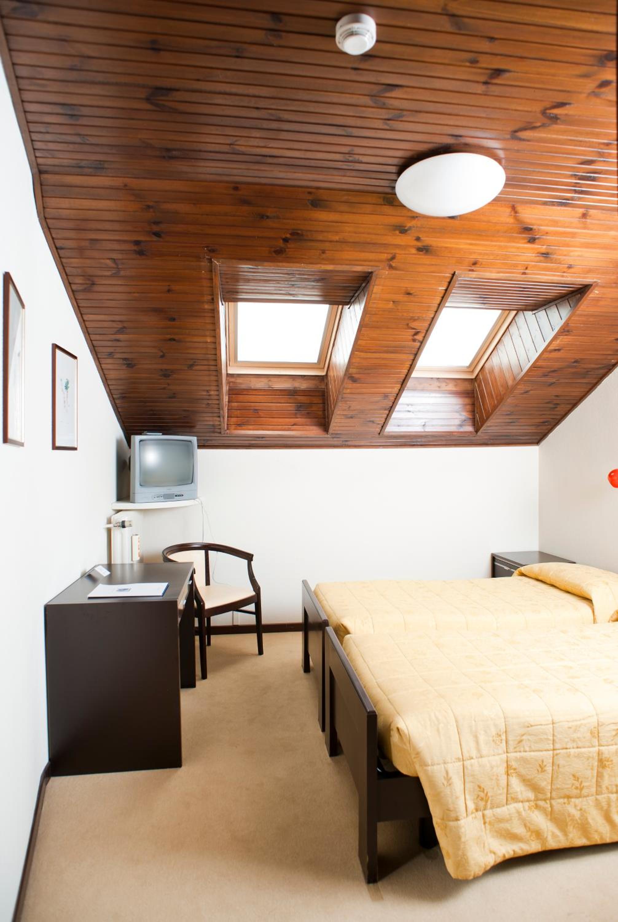 Budget Double Room - Photo 2