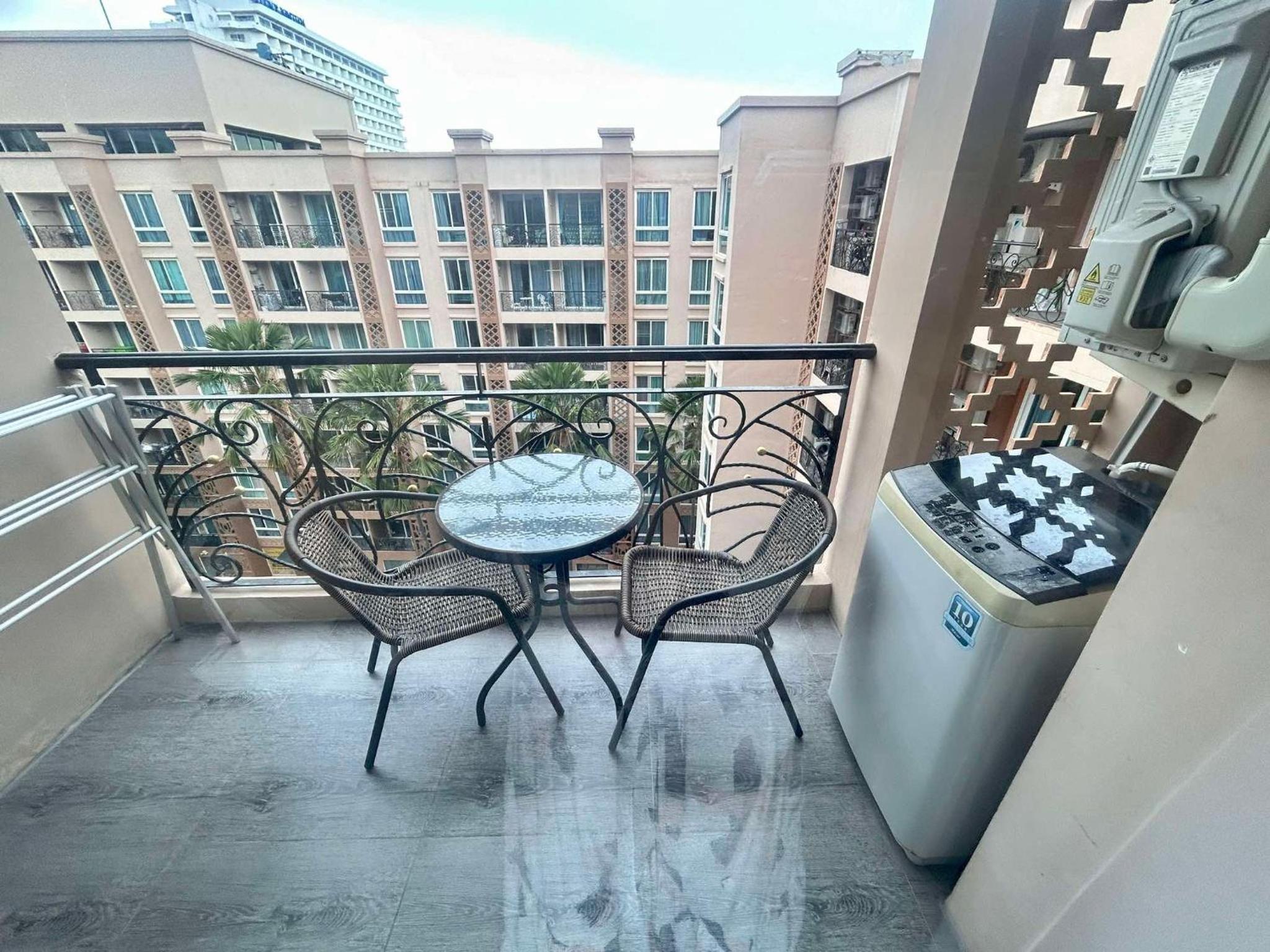 Apartment with Pool View  - Photo 9