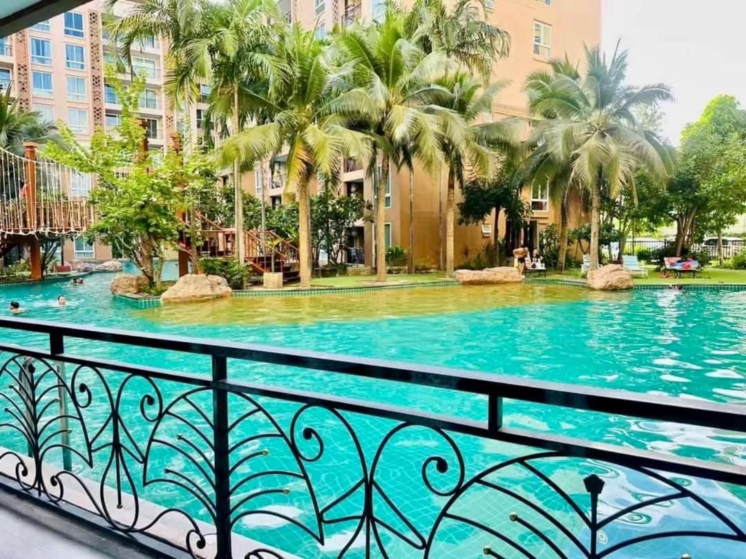 Two-Bedroom Apartment with Pool Access - Photo 3