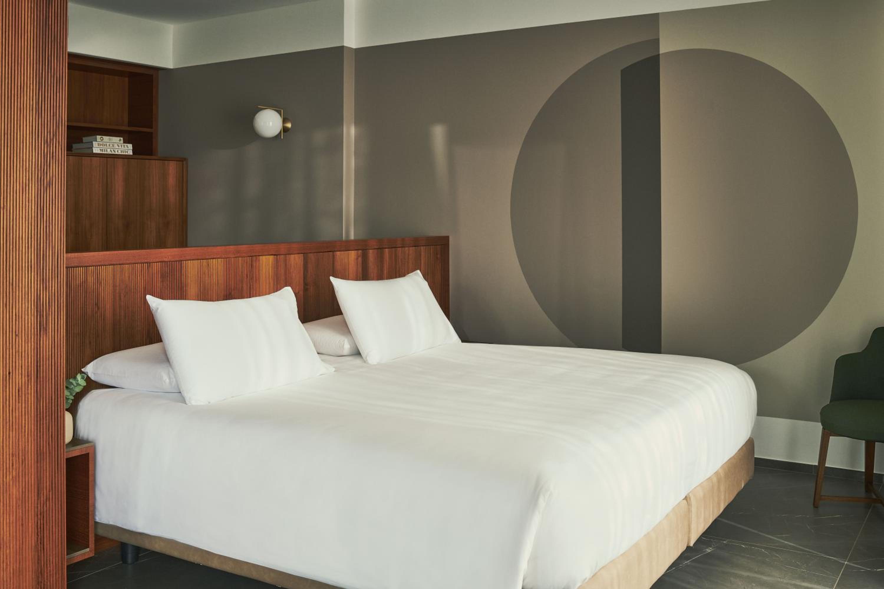 Signature Suite