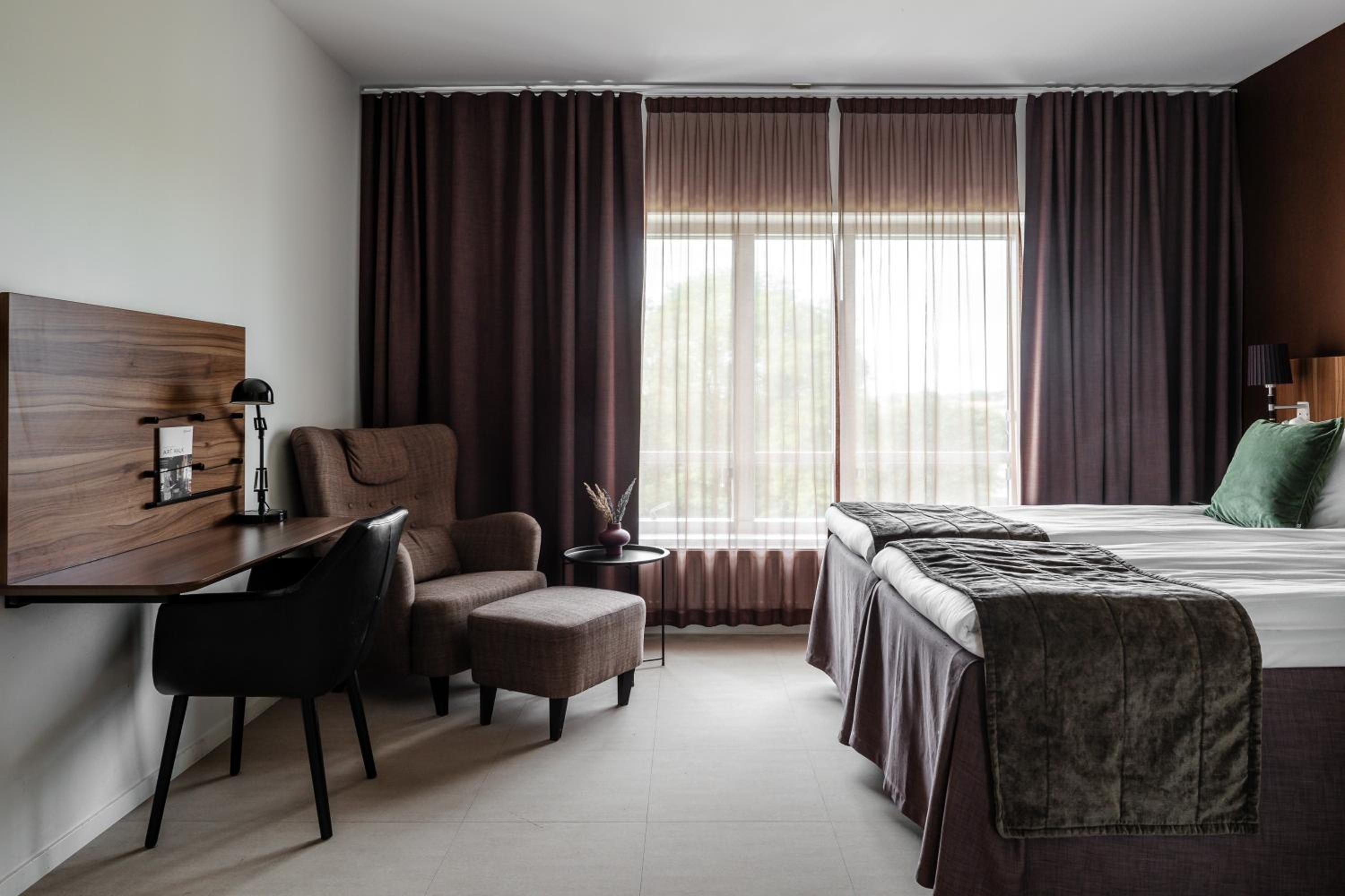 Standard Triple Room with Two Single Beds - Non-Smoking - Photo 3