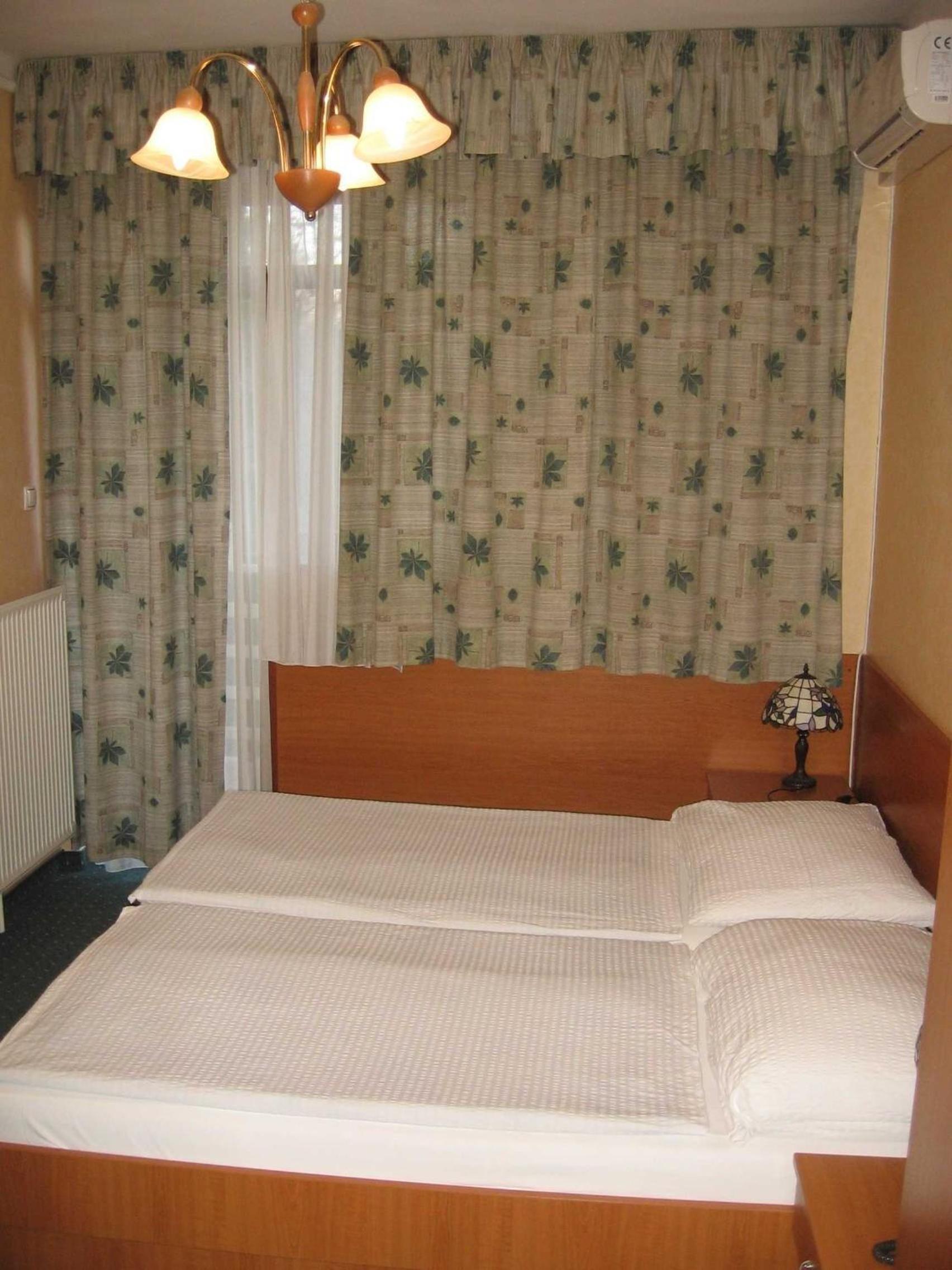 Double or Twin Room photo 3