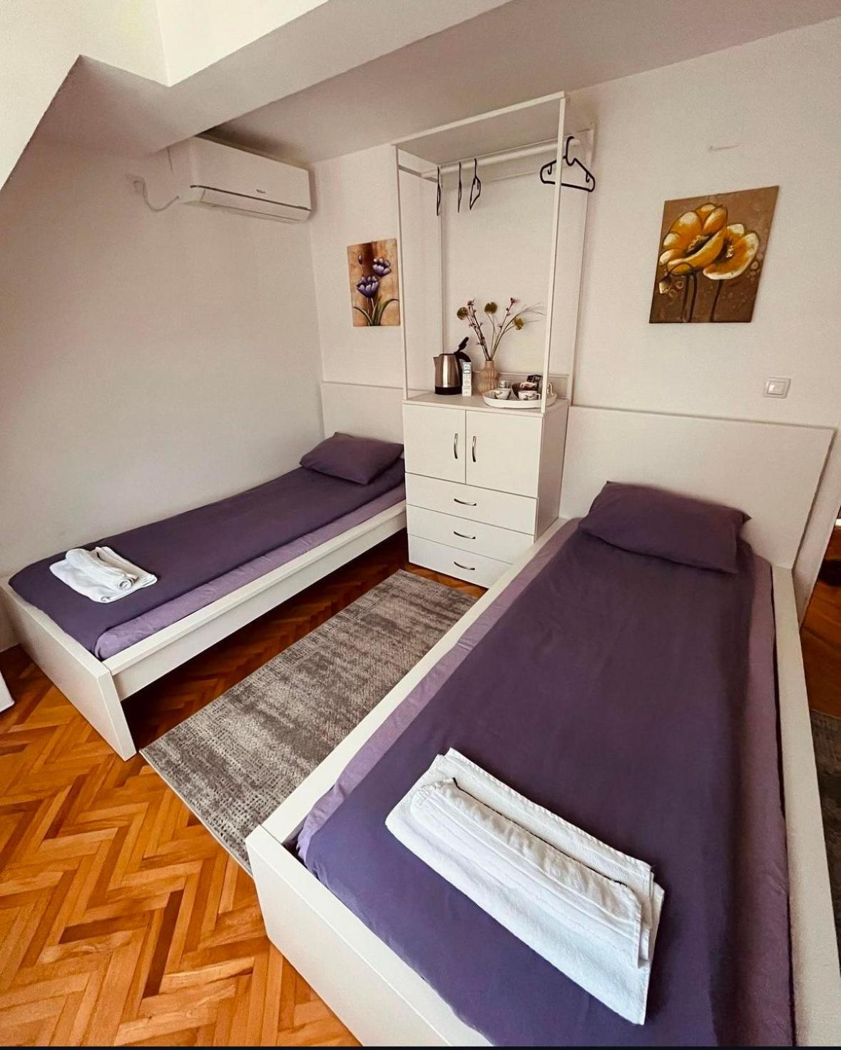 Deluxe One-Bedroom Apartment