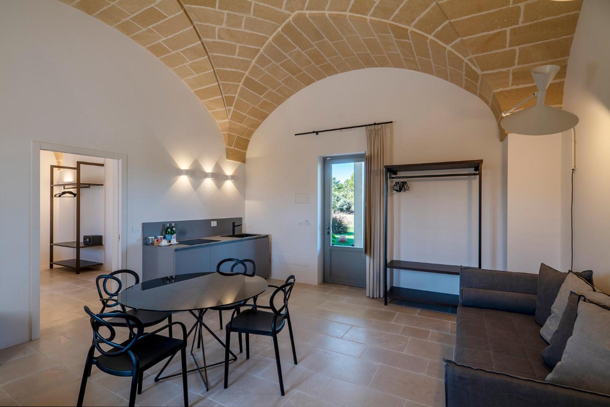 Suite - Photo 5