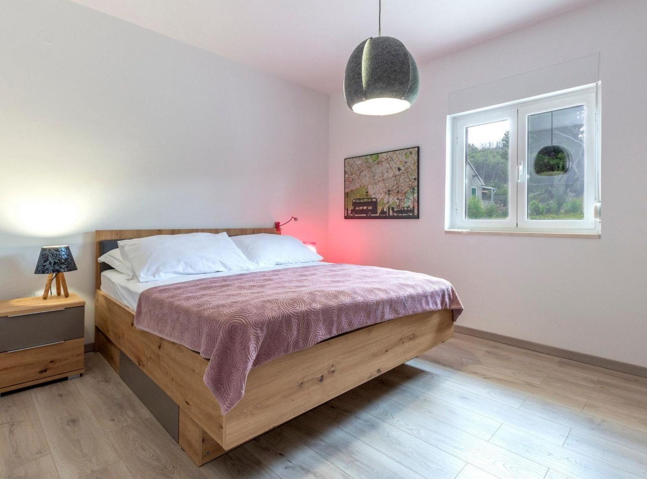 Five Bedroom photo 2