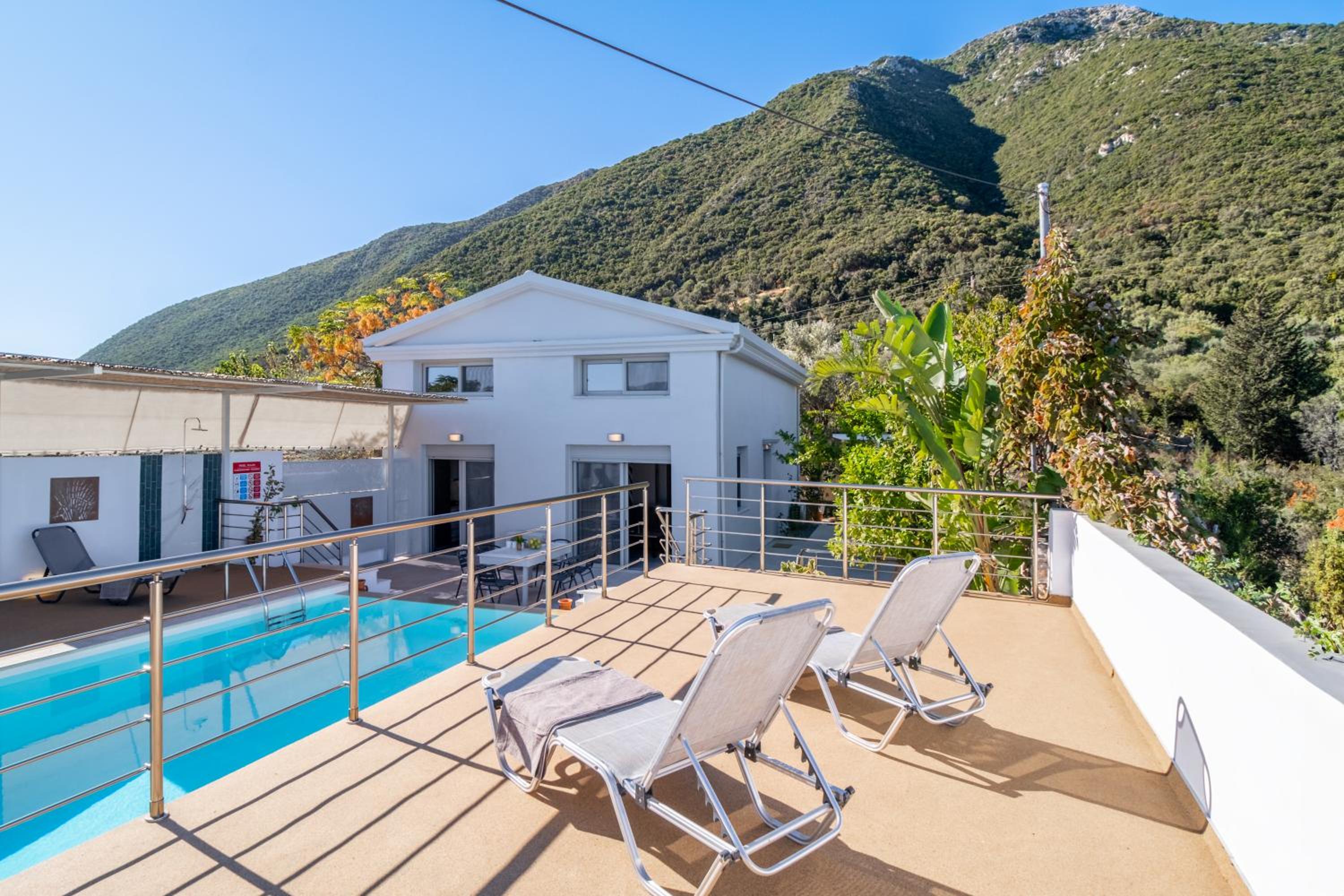 Three-Bedroom Villa photo 2