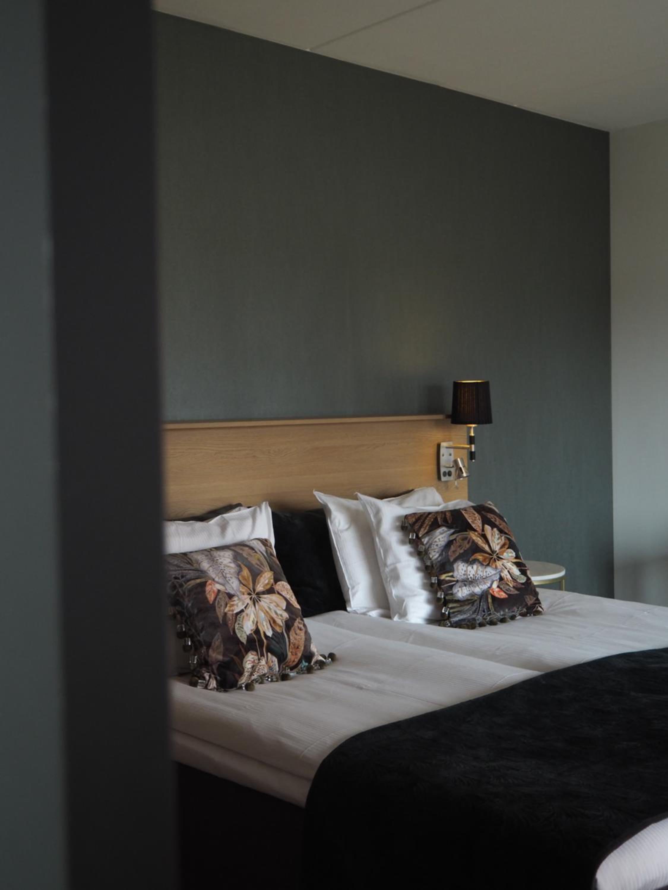 Suite with King Bed and Sofa Bed - Non-Smoking - Photo 7
