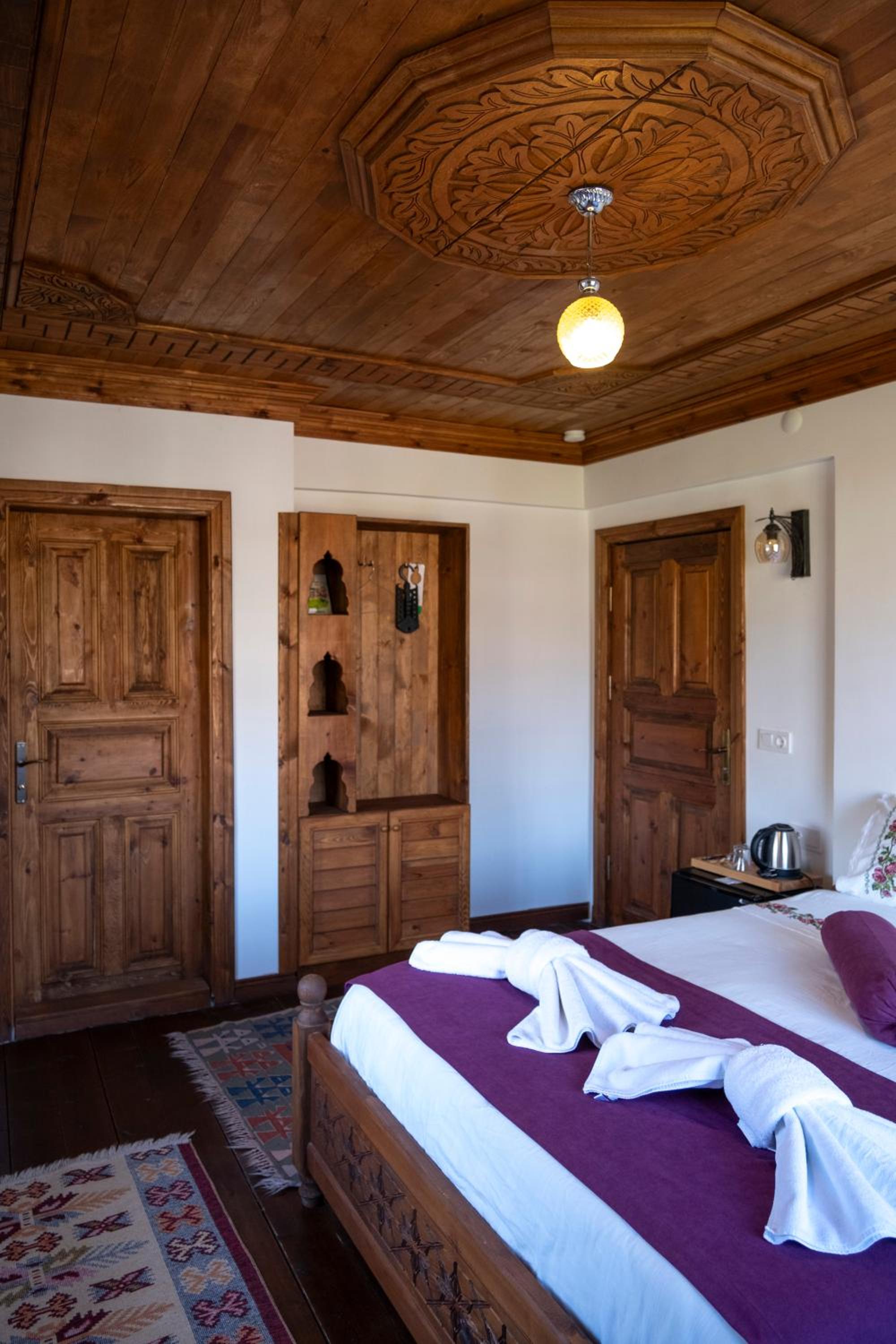 Quadruple Room with Balcony - Photo 8