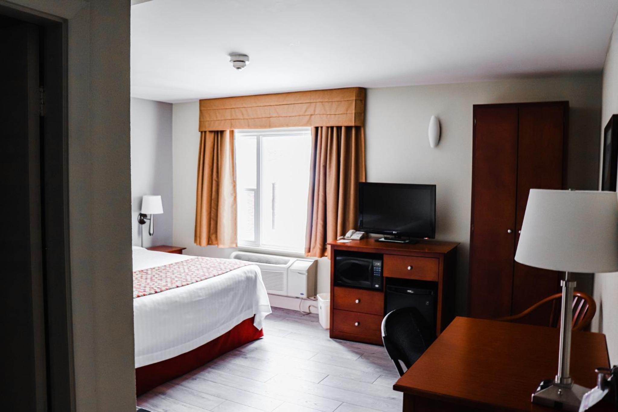 King Room - Non-Smoking - Photo 2
