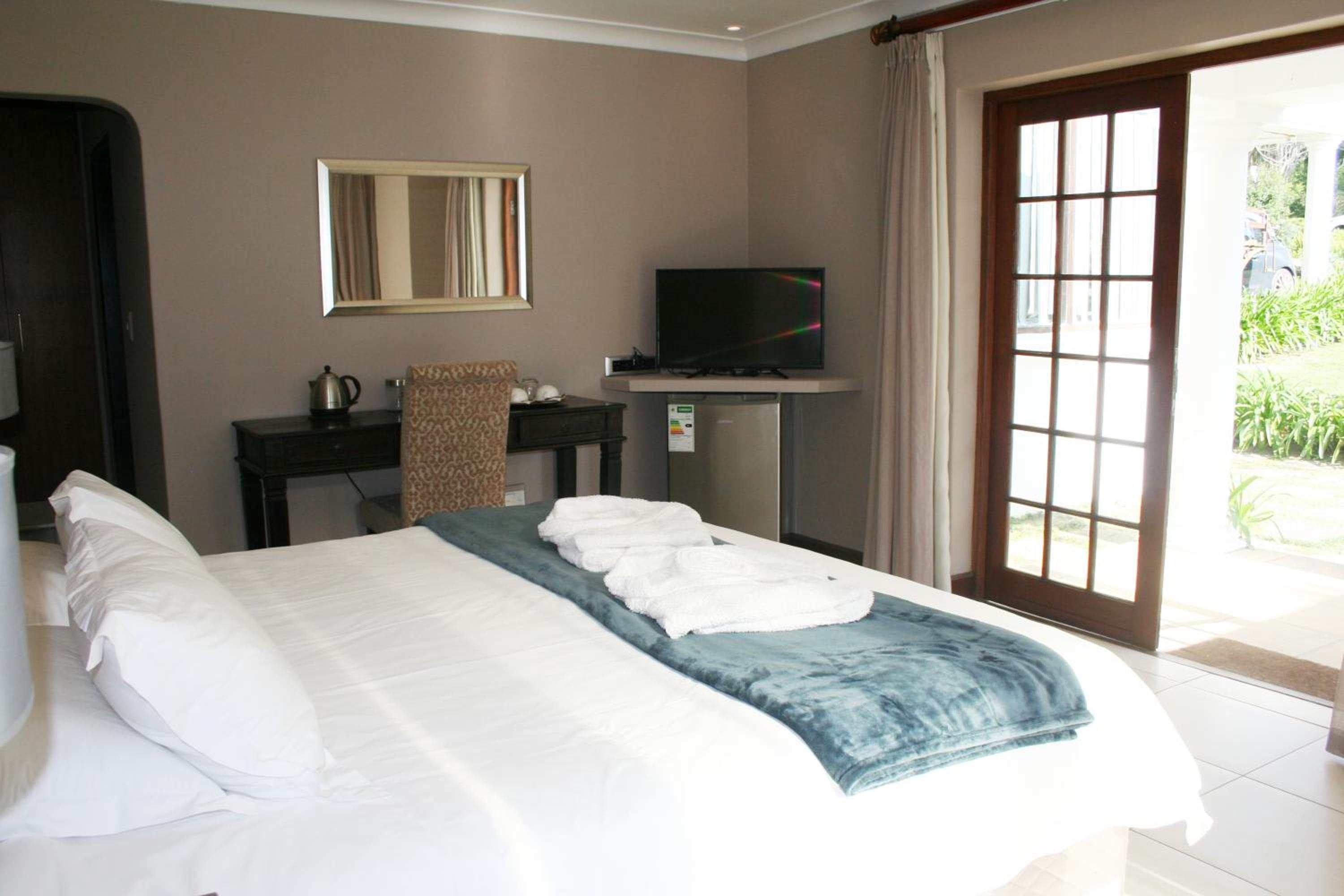 Suite with Hot Tub photo 2