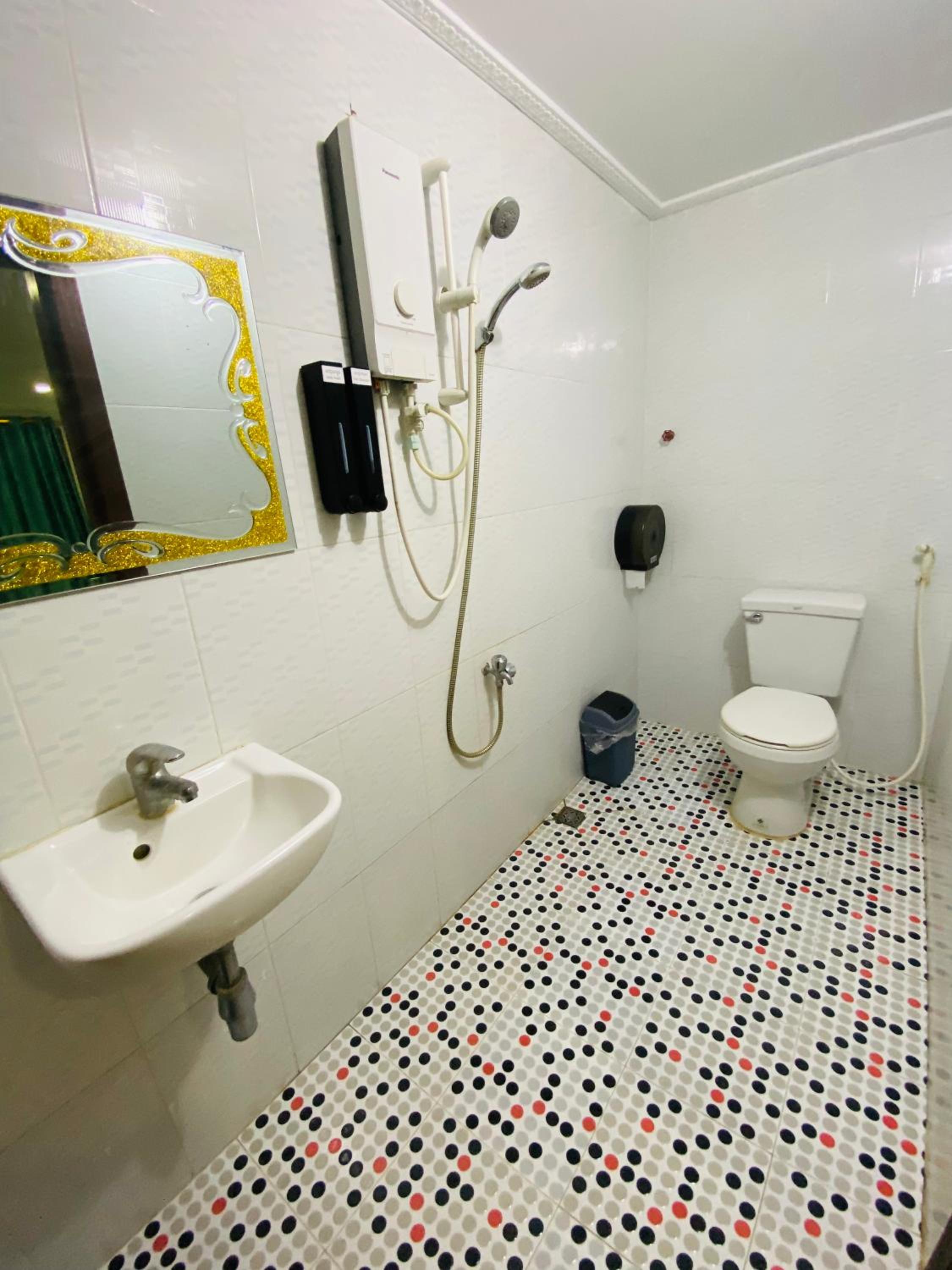 4-Bed Mixed Dormitory Room photo 1