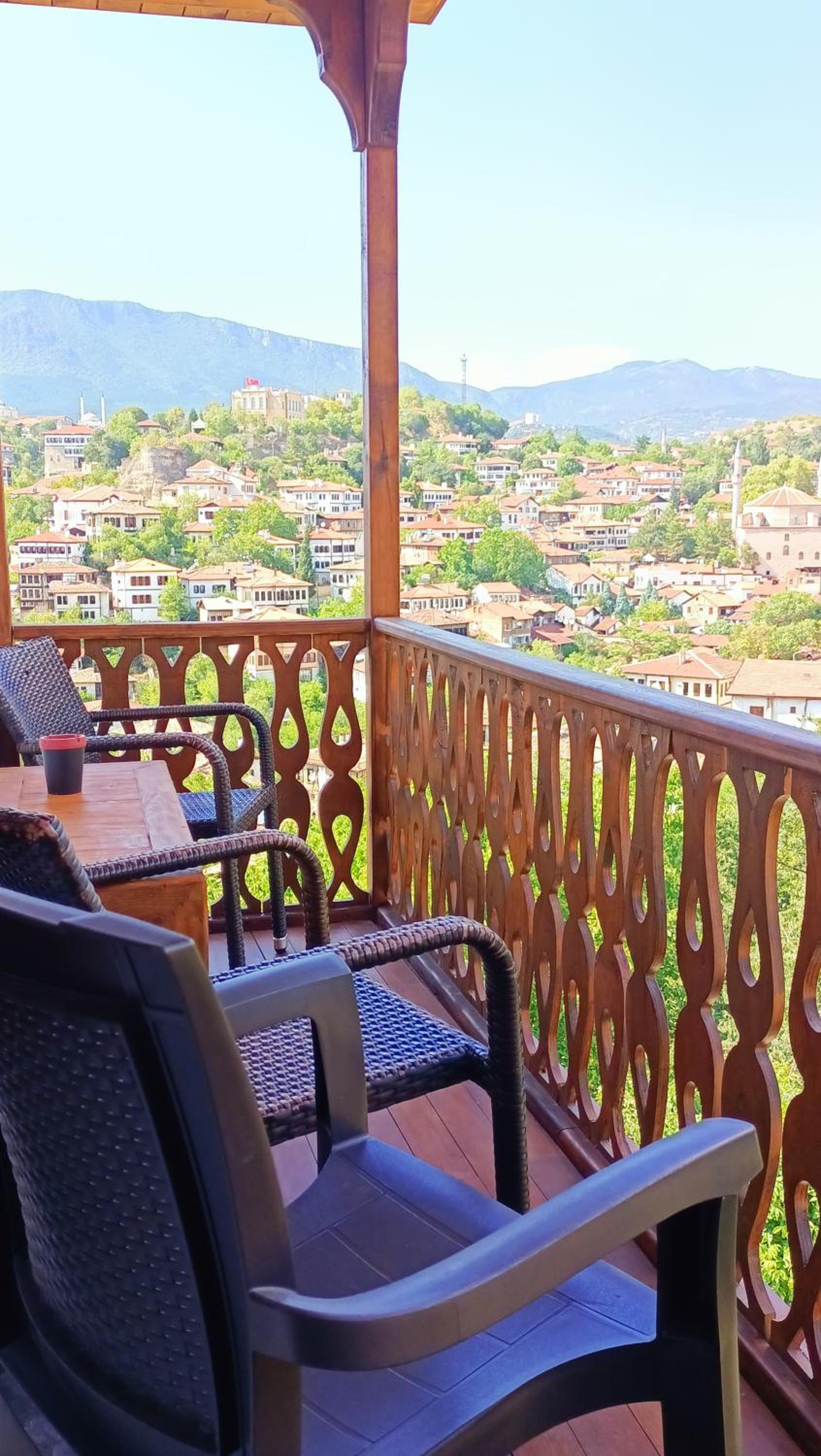 Quadruple Room with Balcony - Photo 6