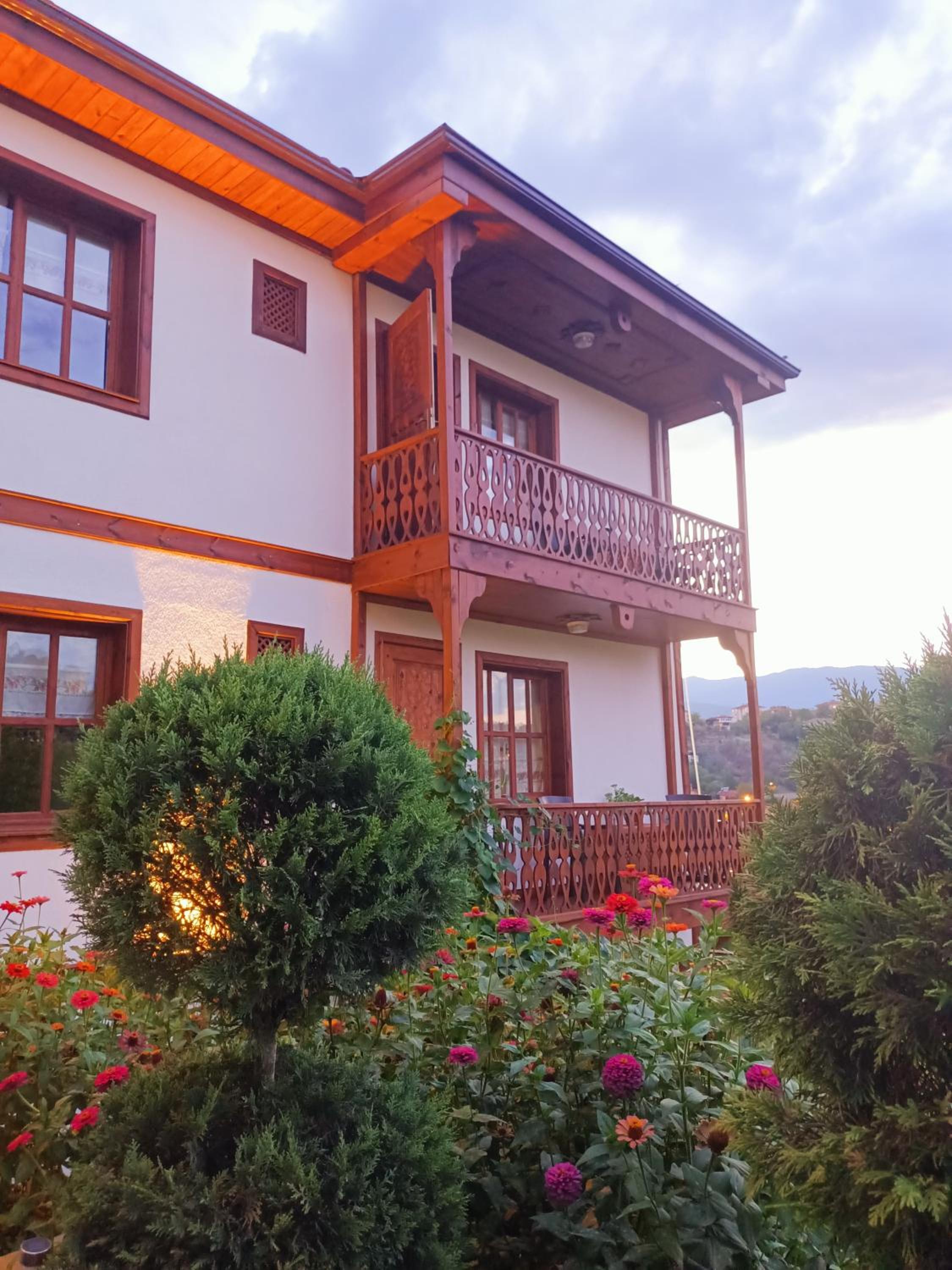 Quadruple Room with Balcony - Photo 4