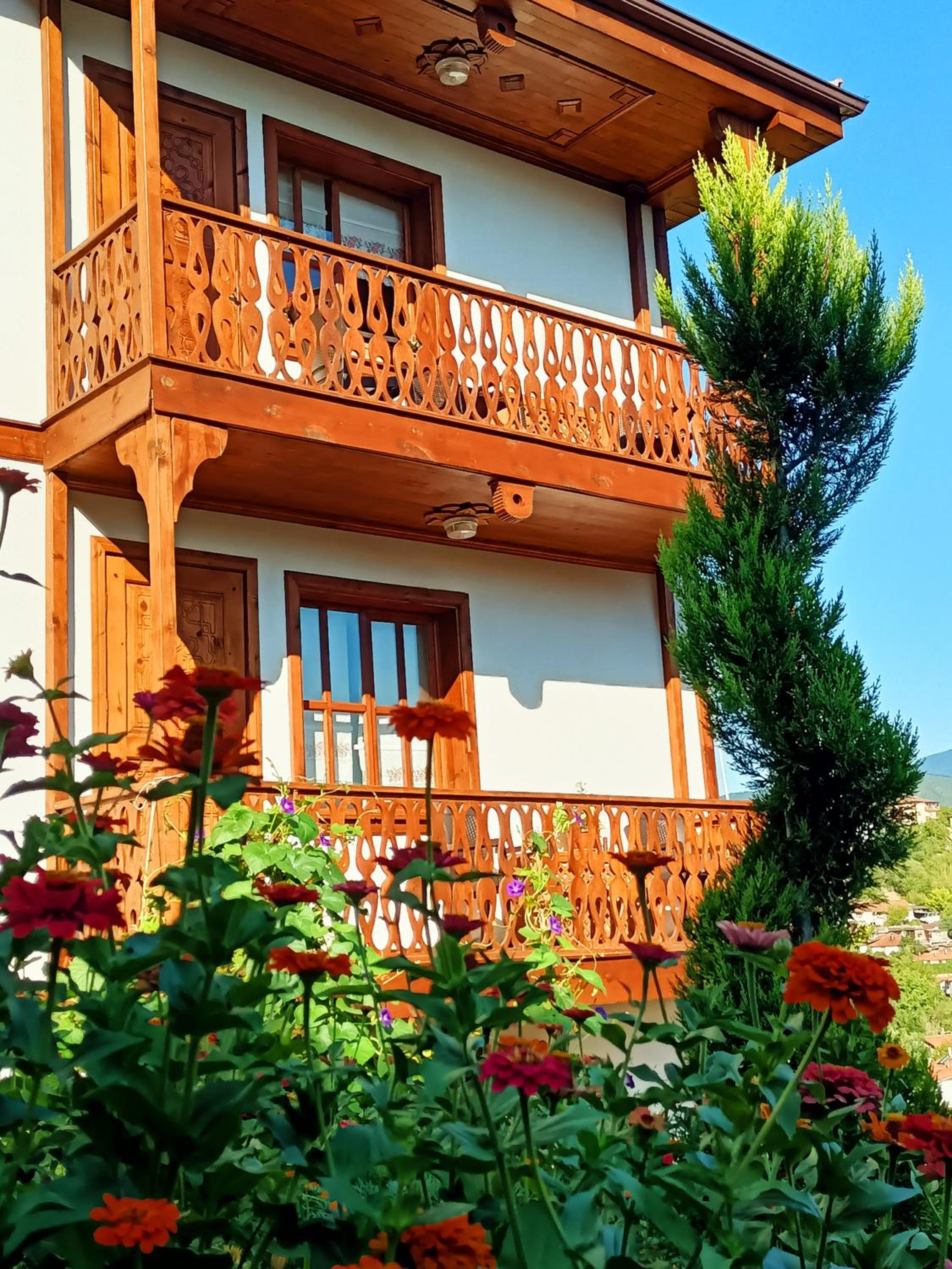 Quadruple Room with Balcony - Photo 3