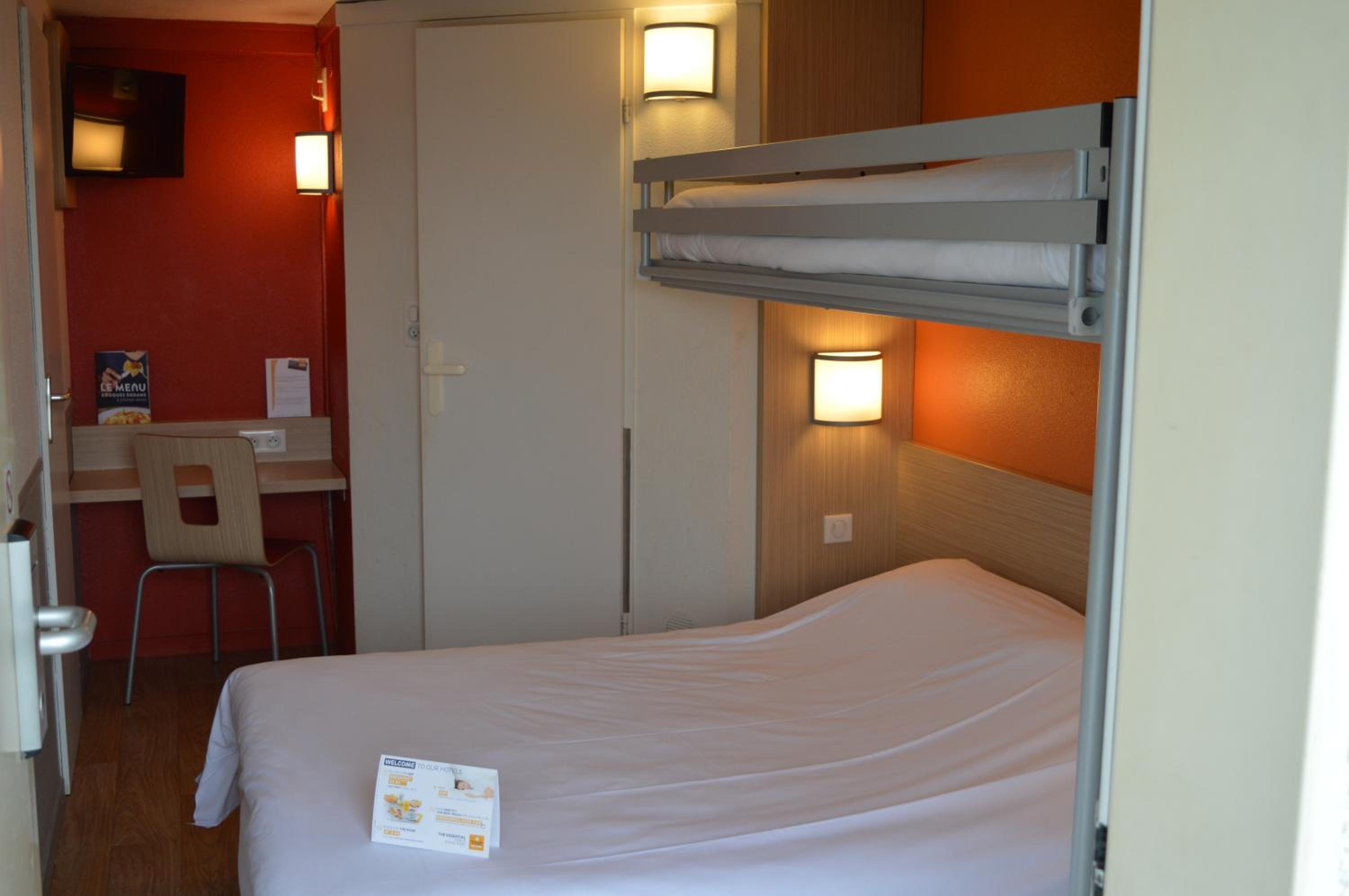 Triple Room (1 Double Bed + 1 Single Bed) - Photo 5
