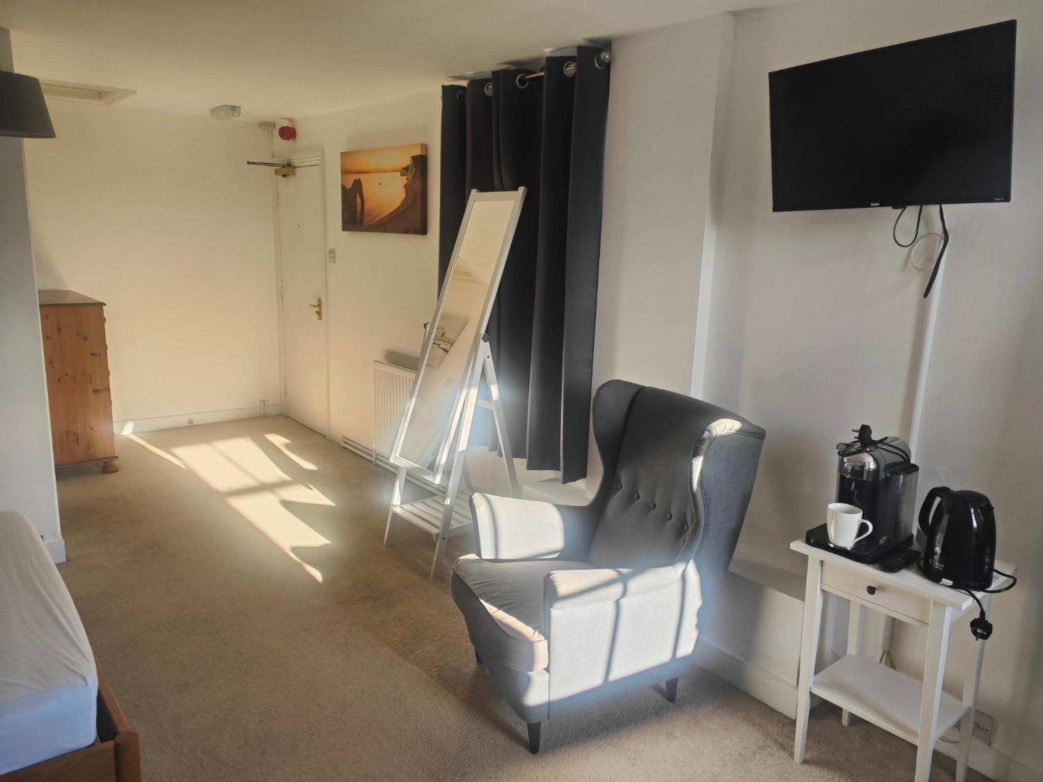 Family Room - Photo 2