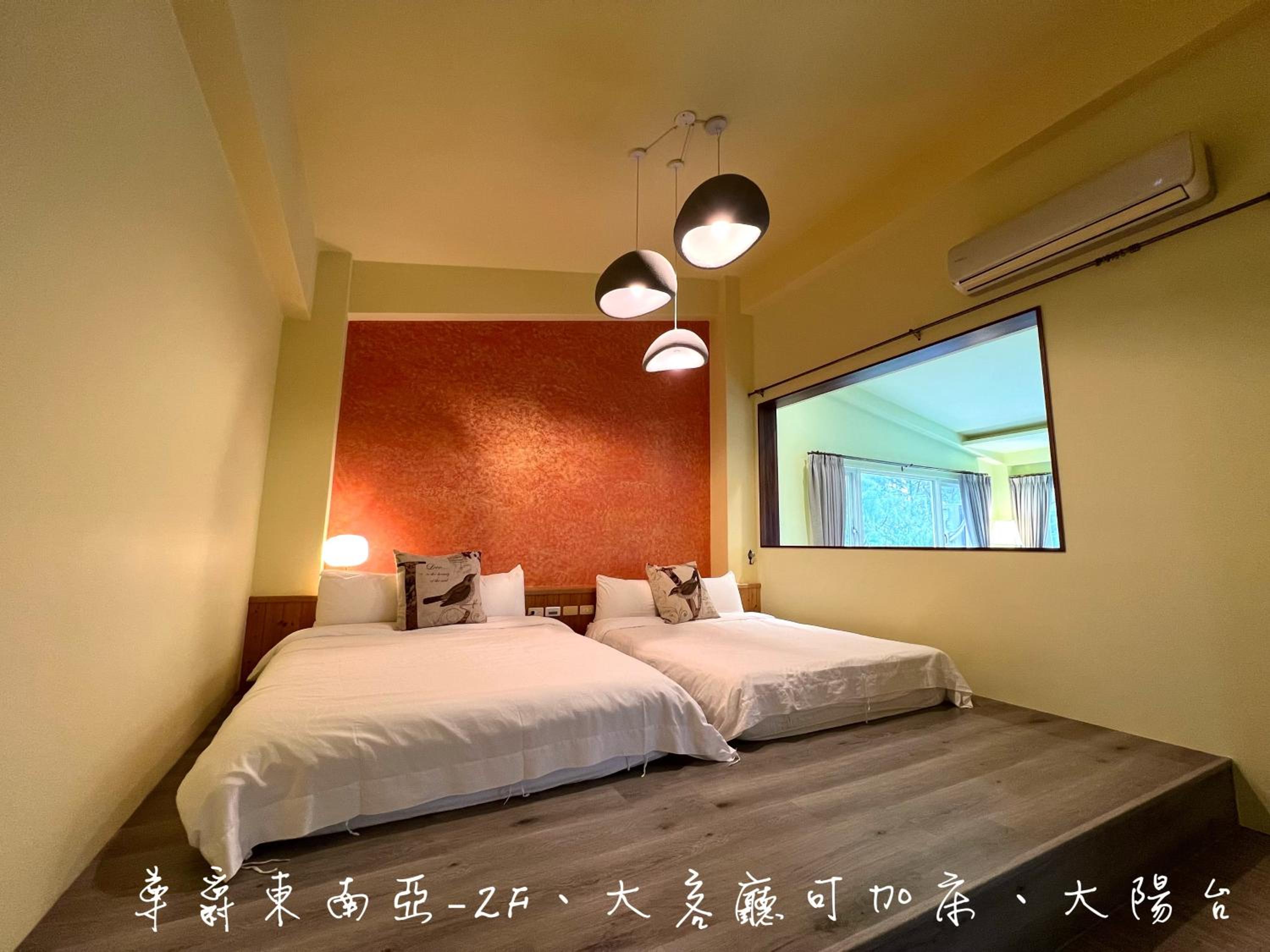 Family Room with Balcony photo 2