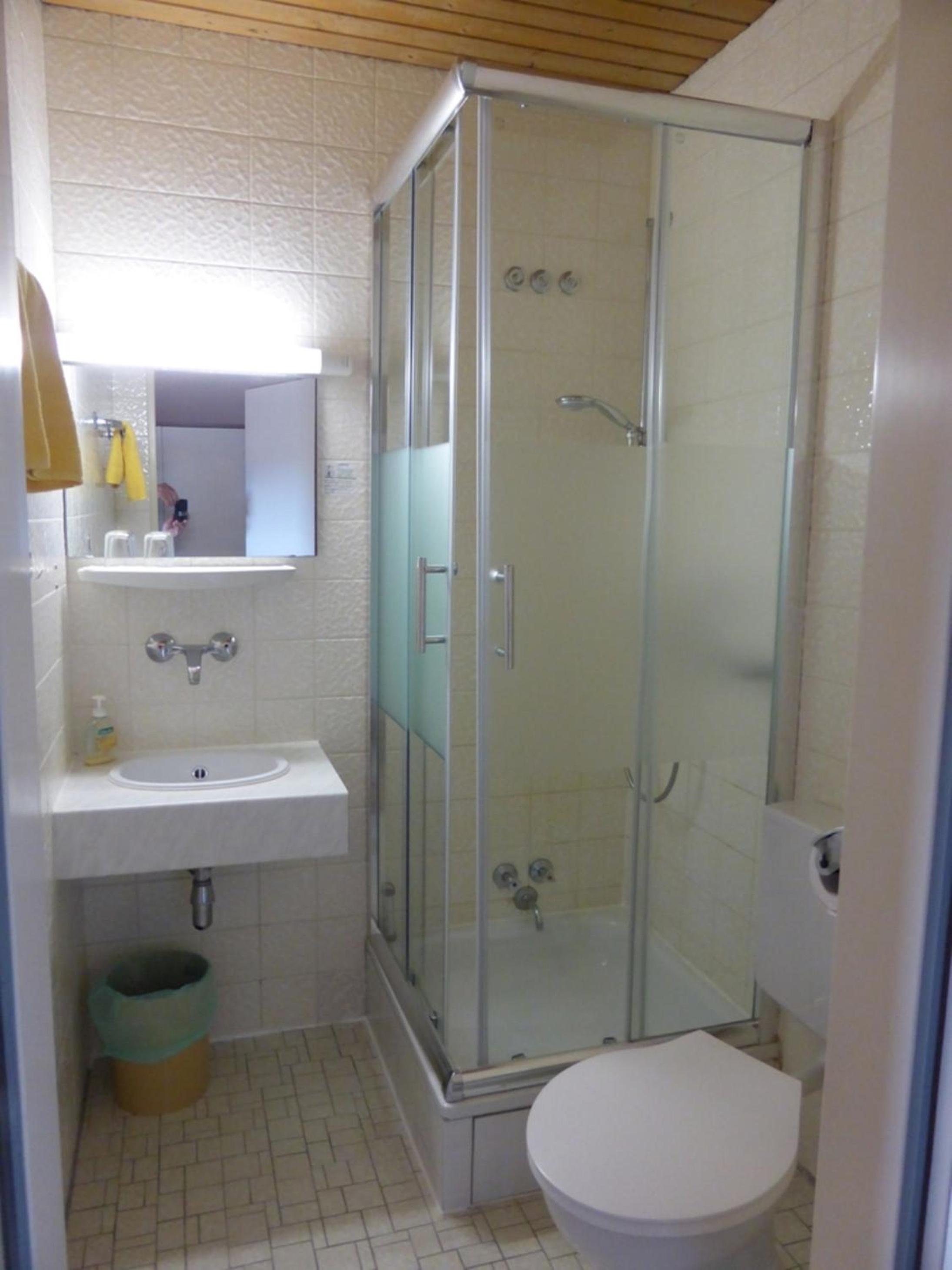 Apartment with Shower photo 3
