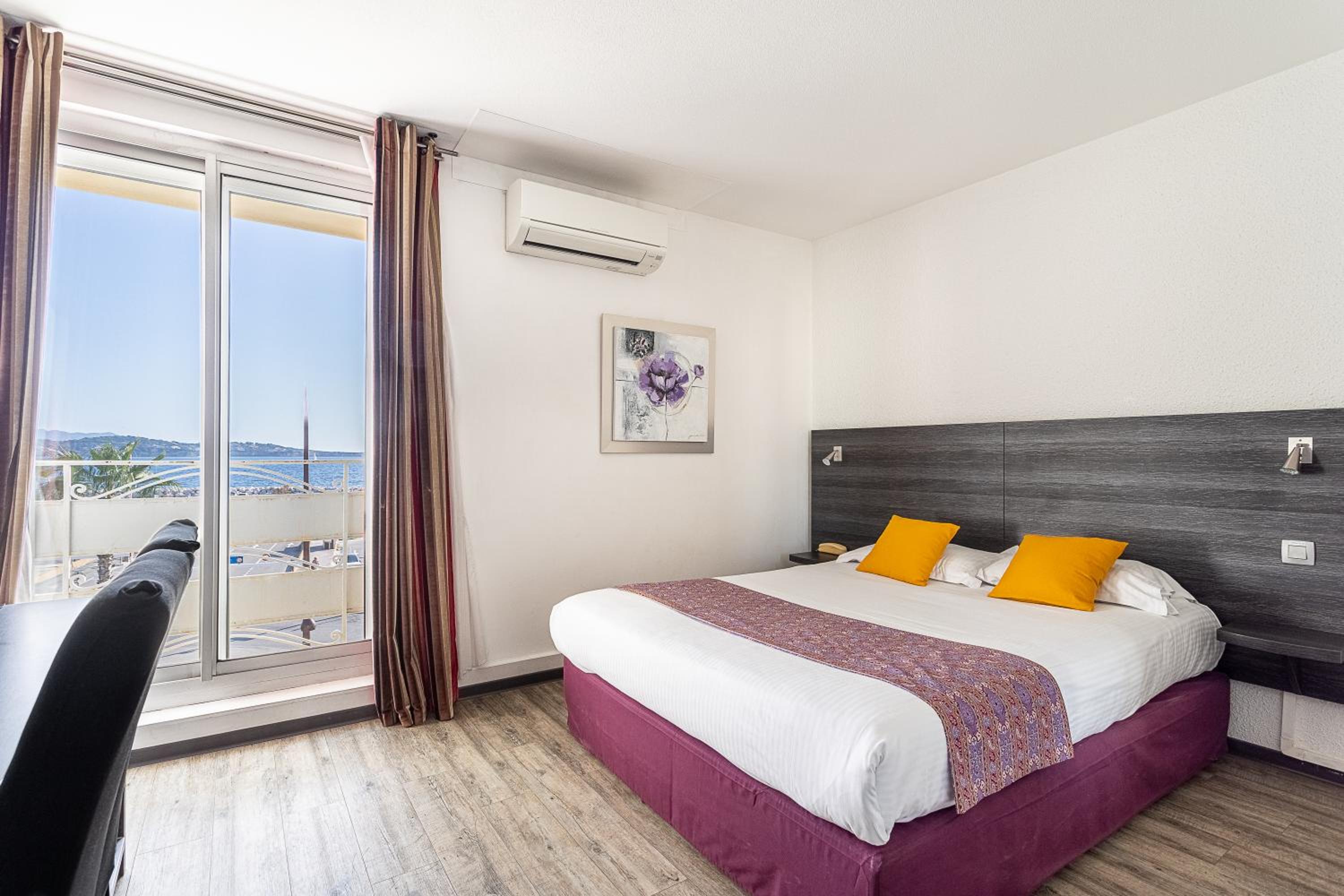 Double Room with Sea View - Photo 5