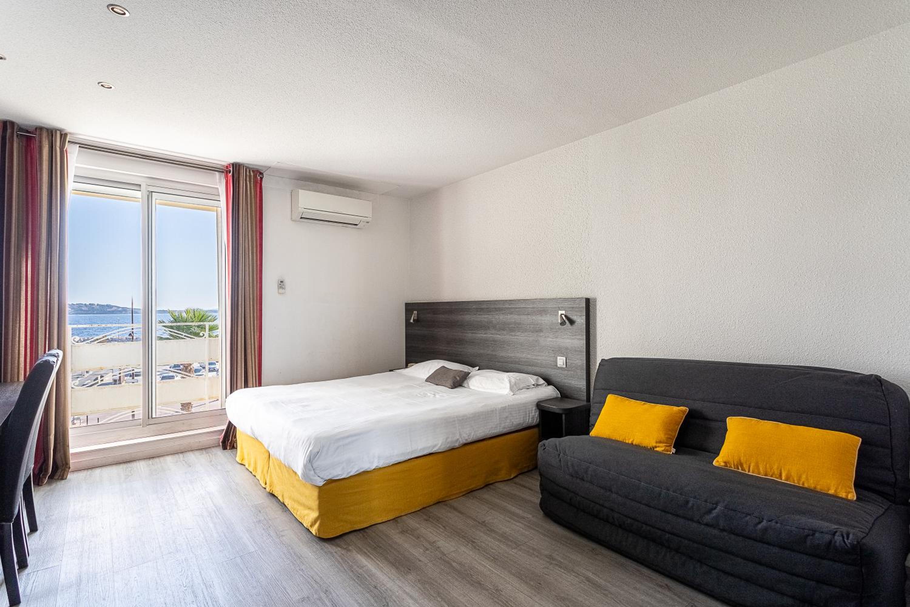Triple Room with Sea View - Photo 4