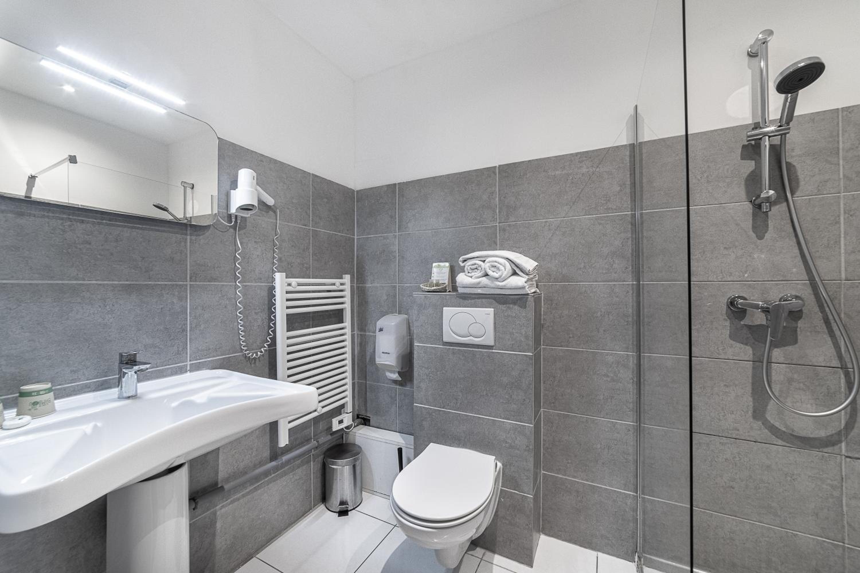 Double Room - Photo 6