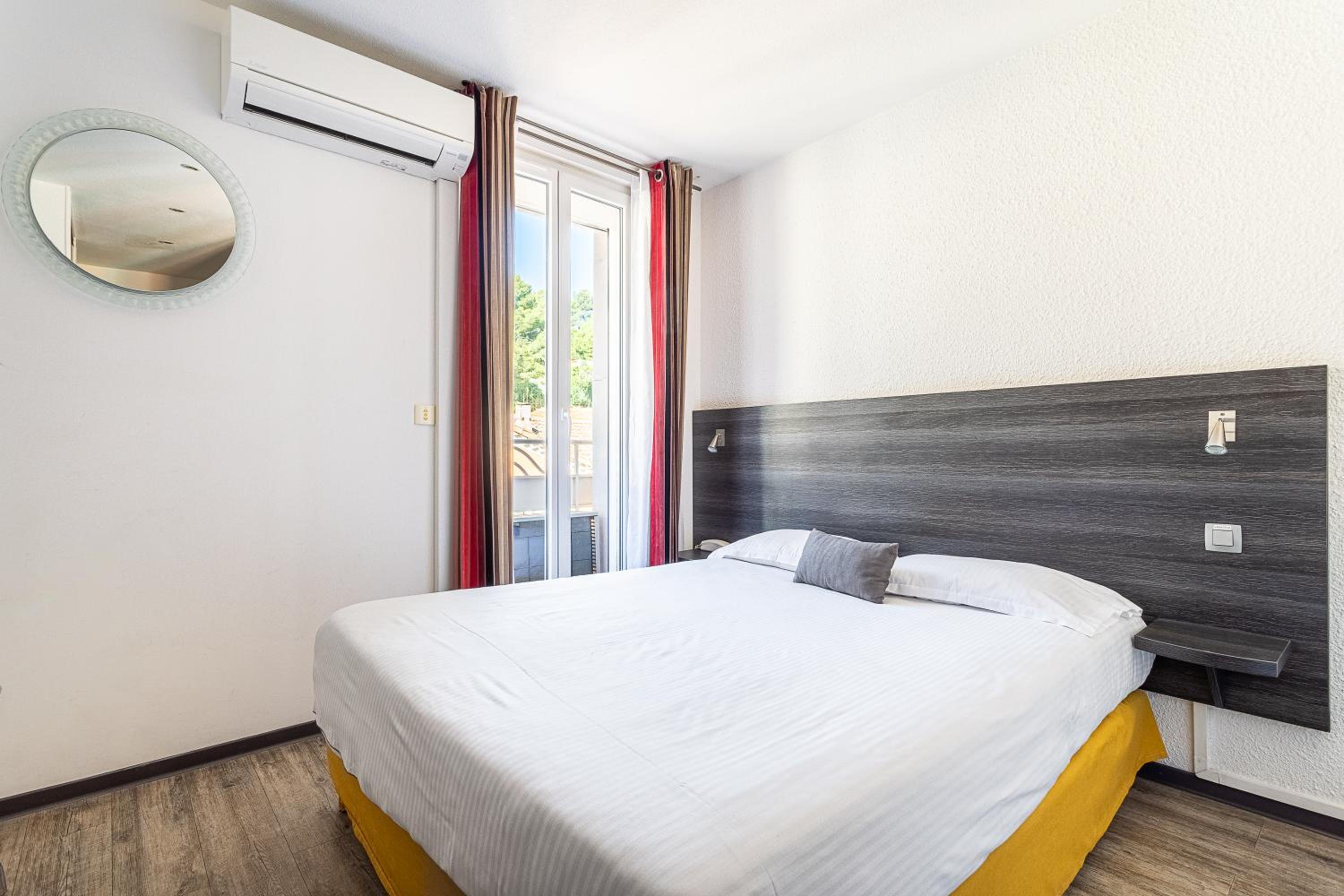 Double Room - Photo 7