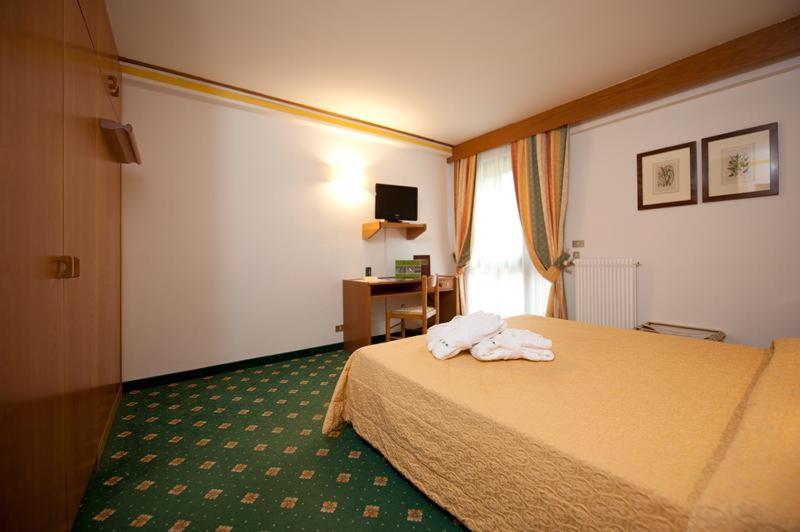 Double Room with Balcony - Photo 1