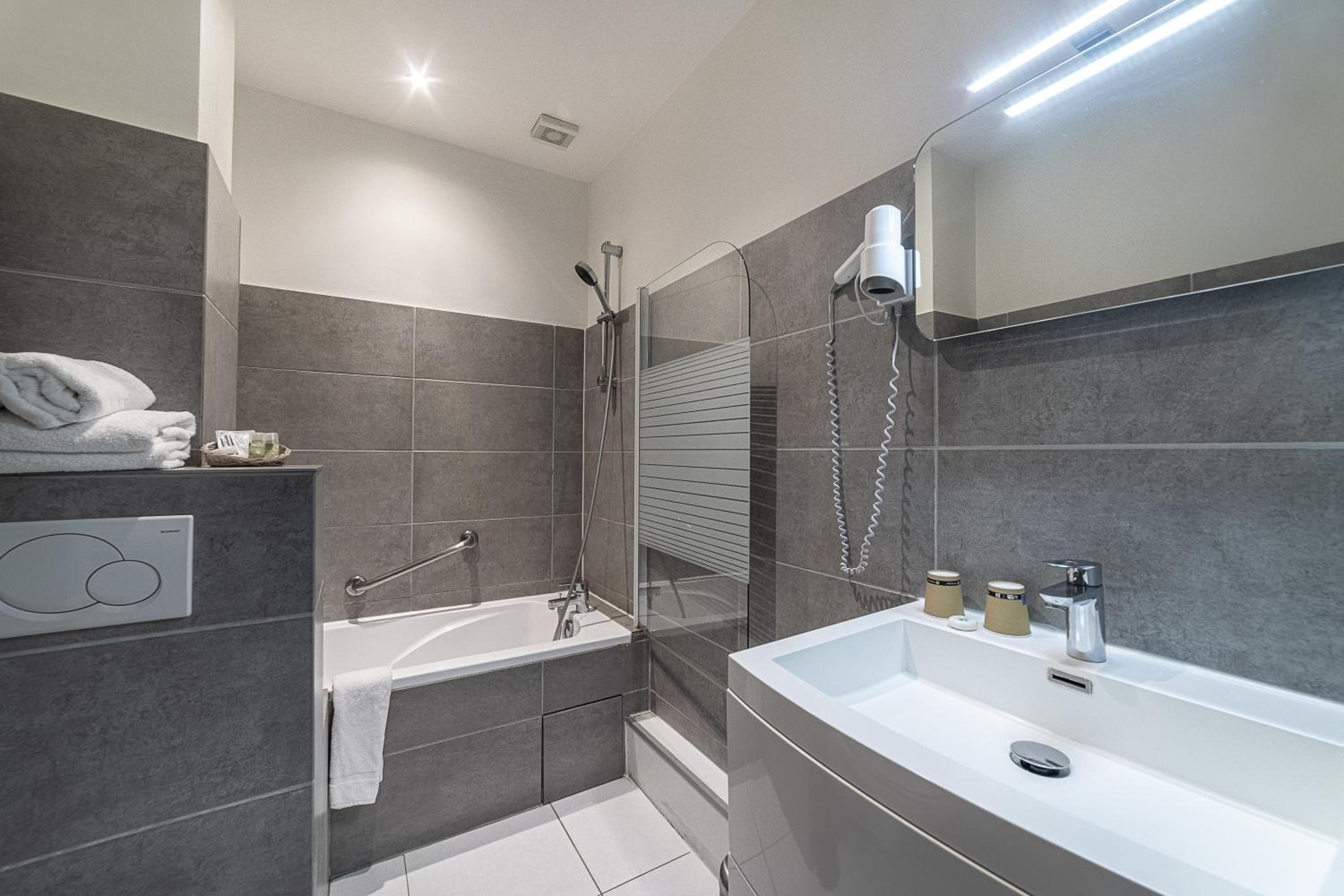 Double Room with Sea View - Photo 6