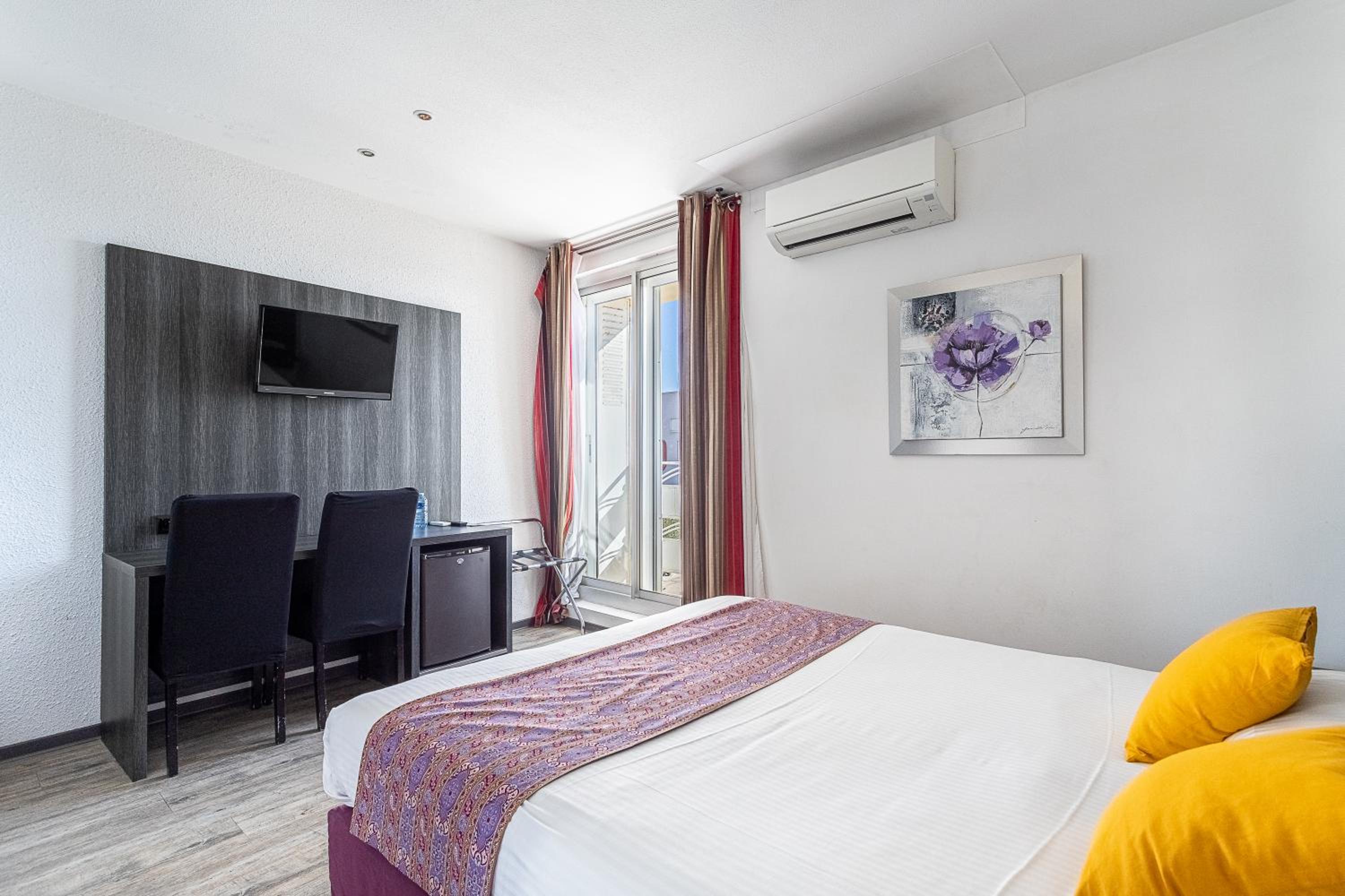 Double Room with Sea View - Photo 7