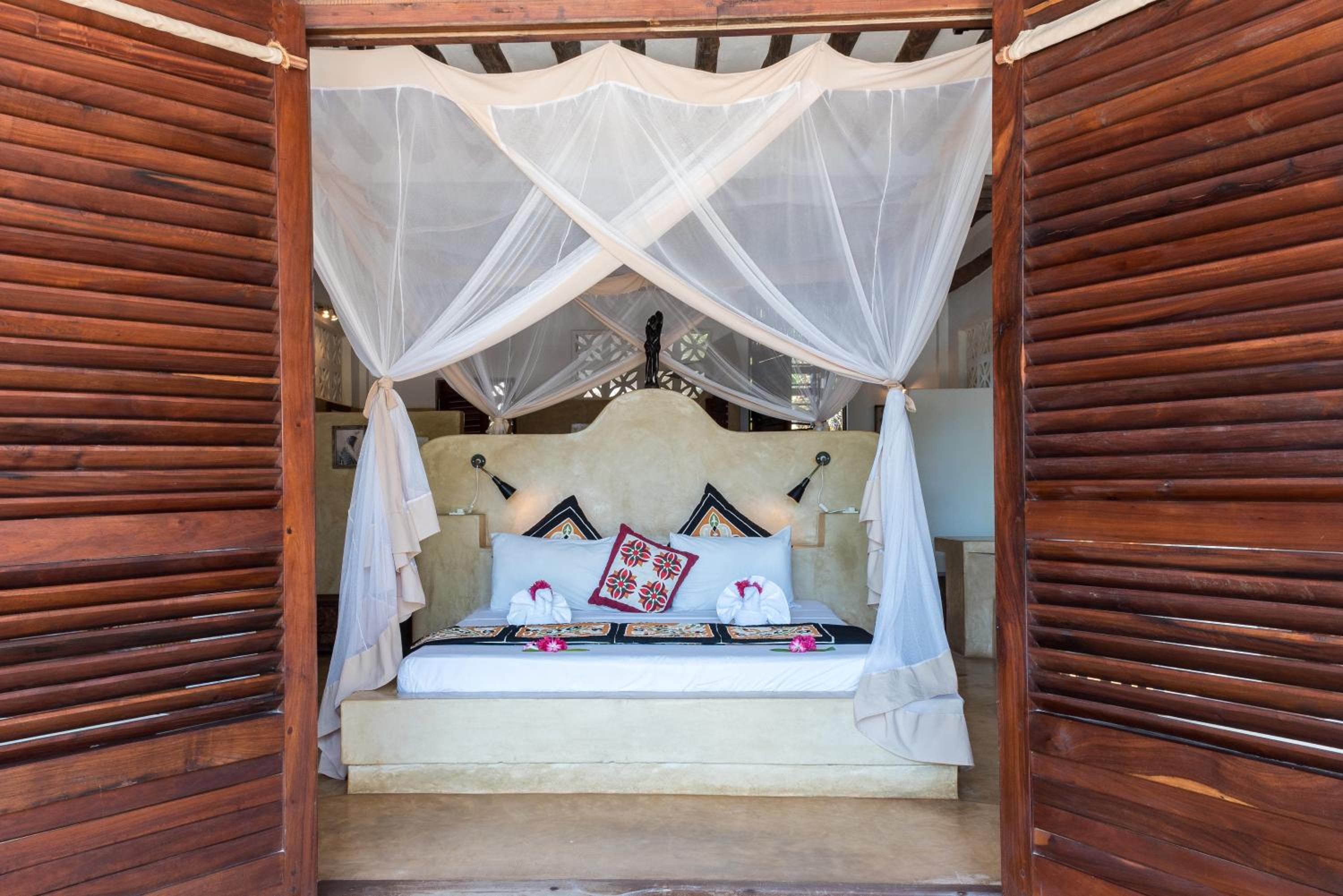Honeymoon Ocean Suite with Plunge Pool photo 3