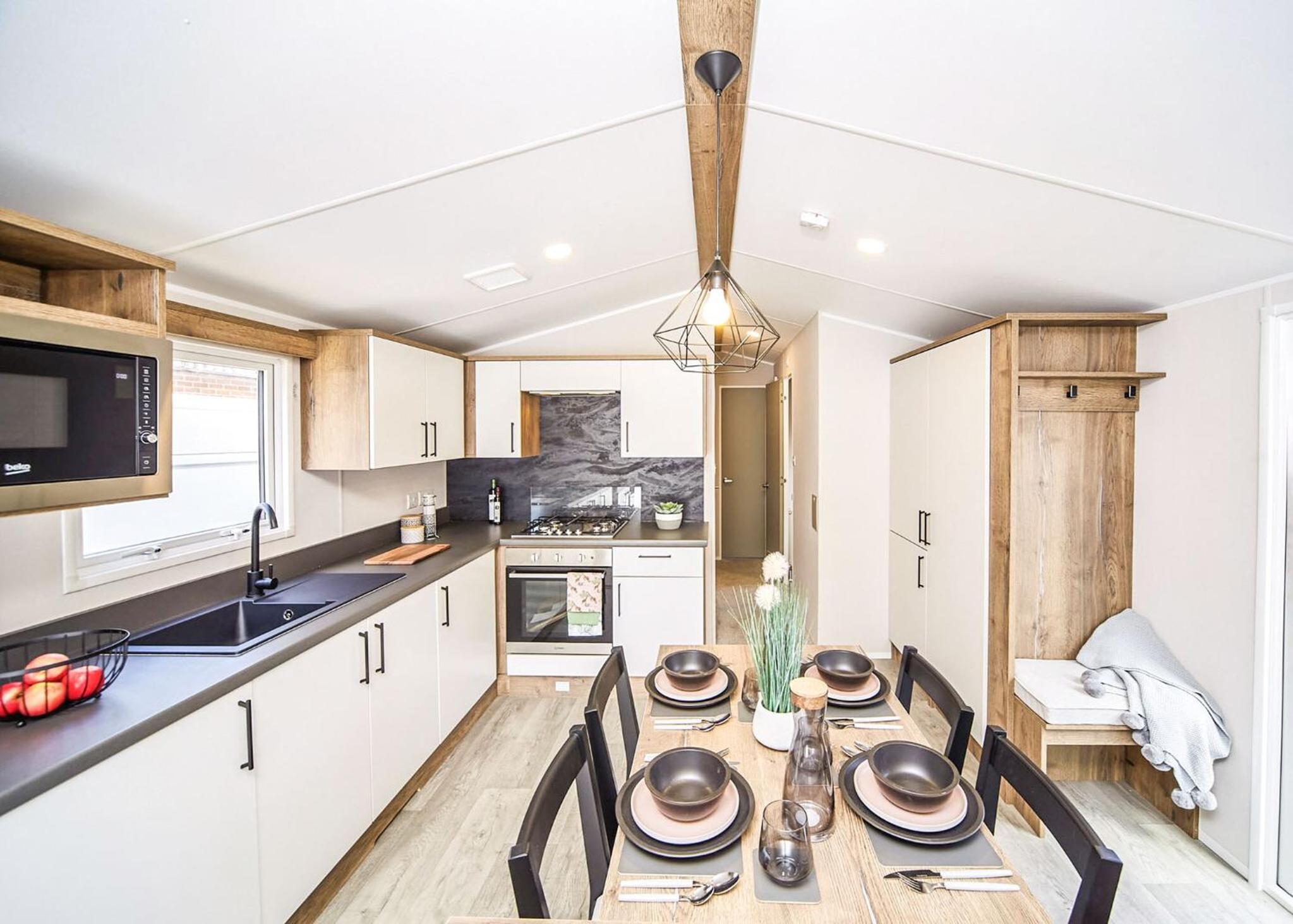 Mobile Home 2 photo 3