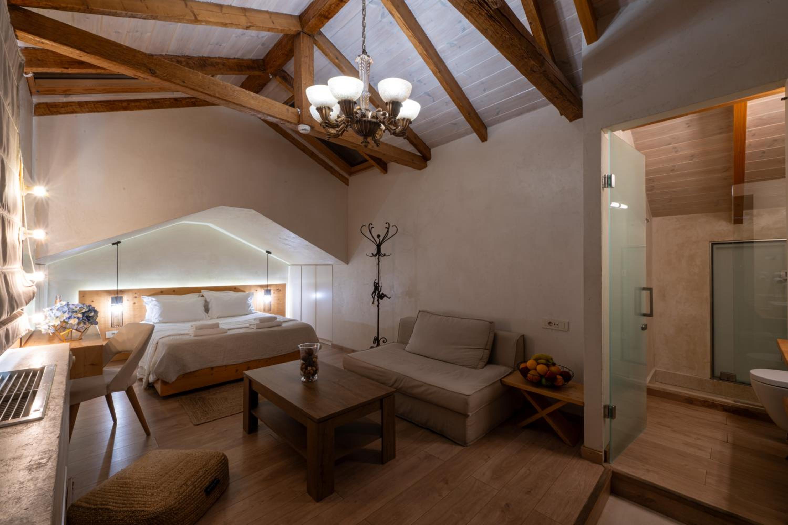 Deluxe Suite with Sea View - Photo 11