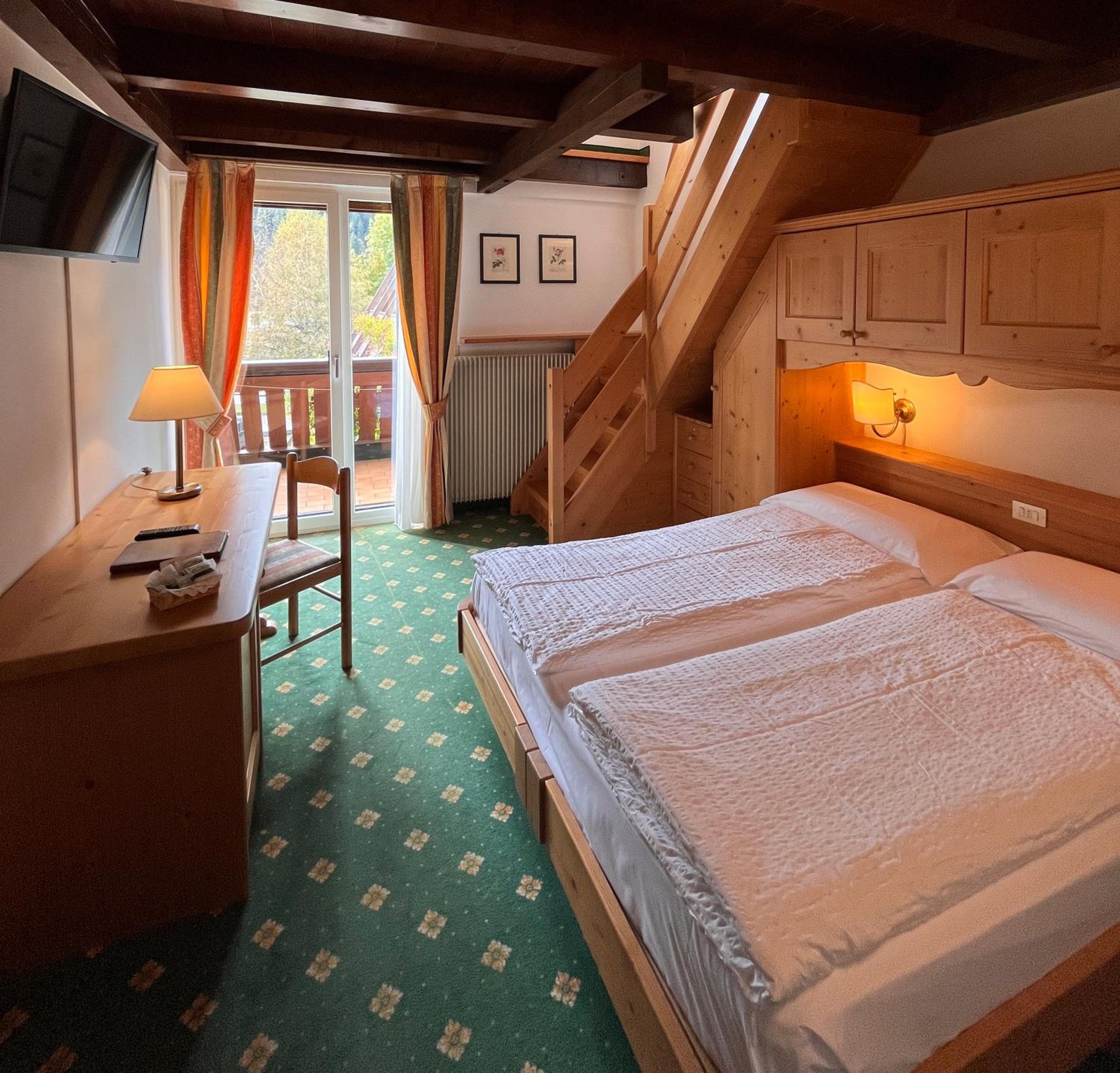 Quadruple Room with Balcony - Photo 1