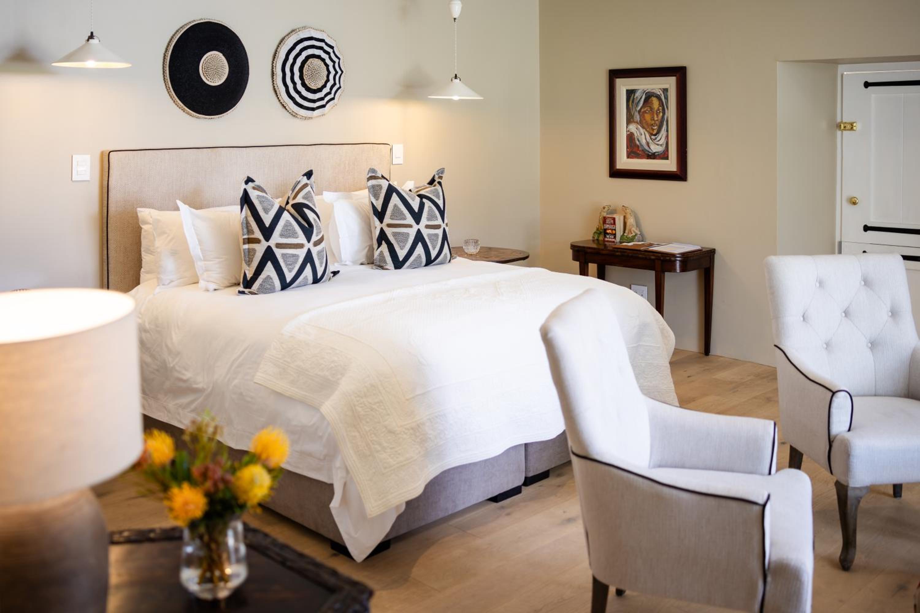 Deluxe Queen Suite - Photo 1