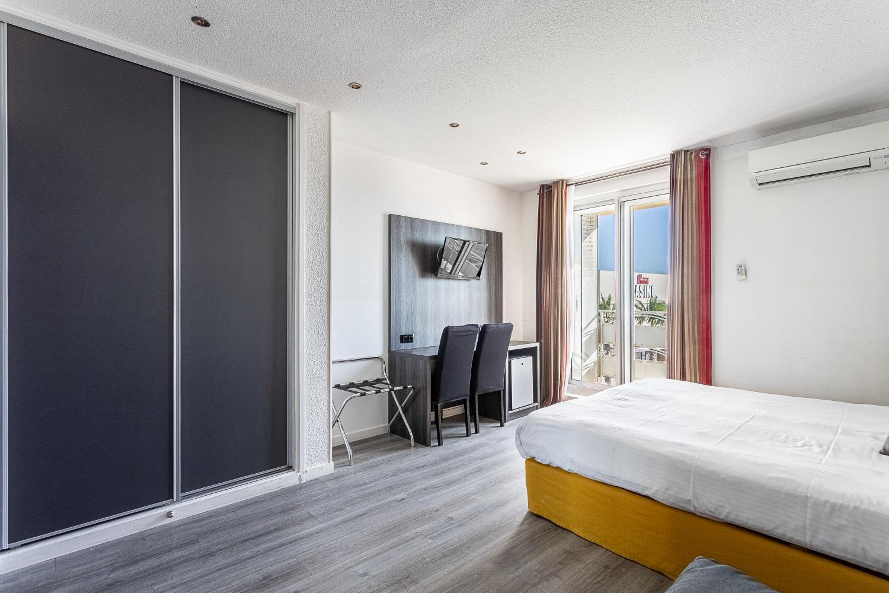 Triple Room with Sea View - Photo 2