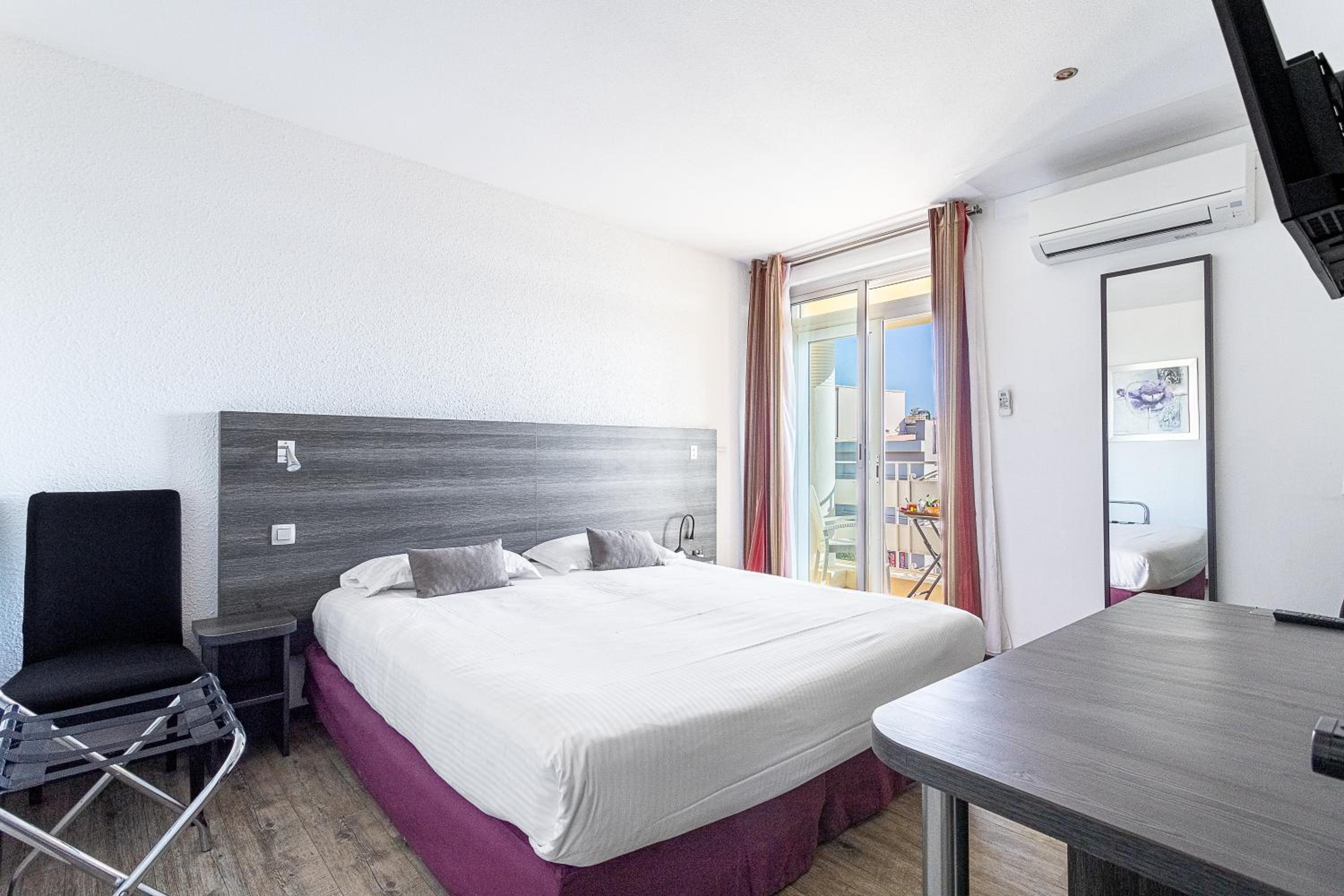 Double or Twin Room with Balcony - Photo 5