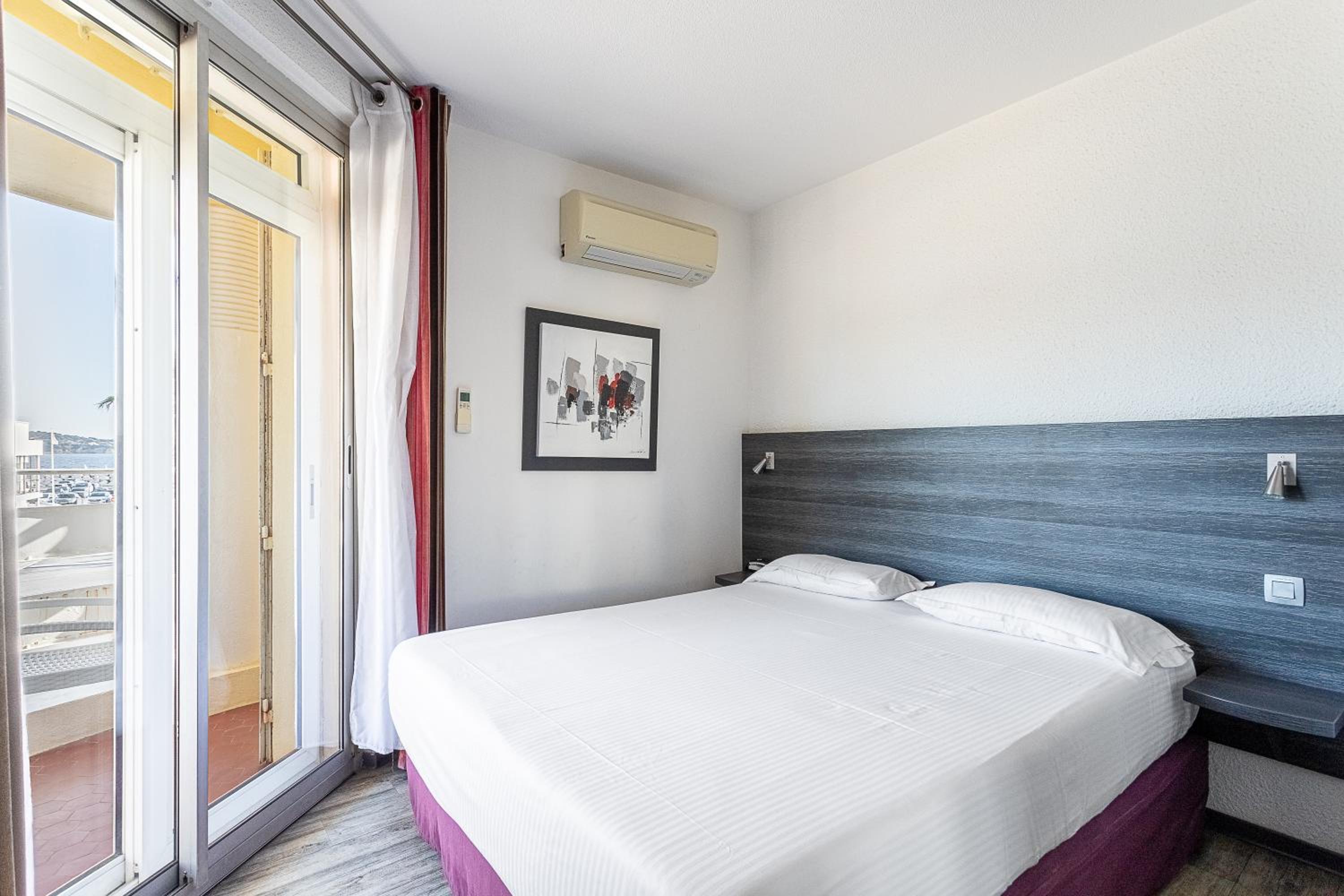 Double Room with Balcony and Sea View - Photo 6