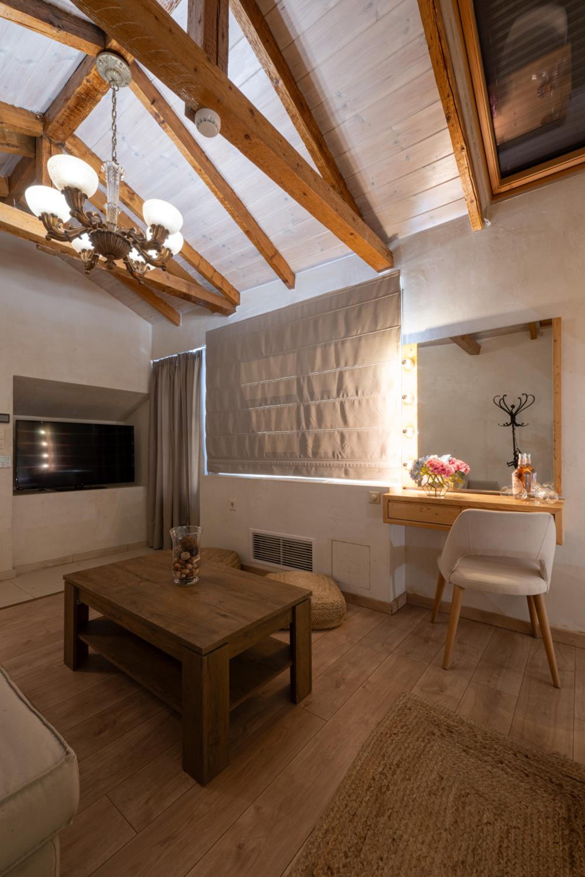 Deluxe Suite with Sea View - Photo 2