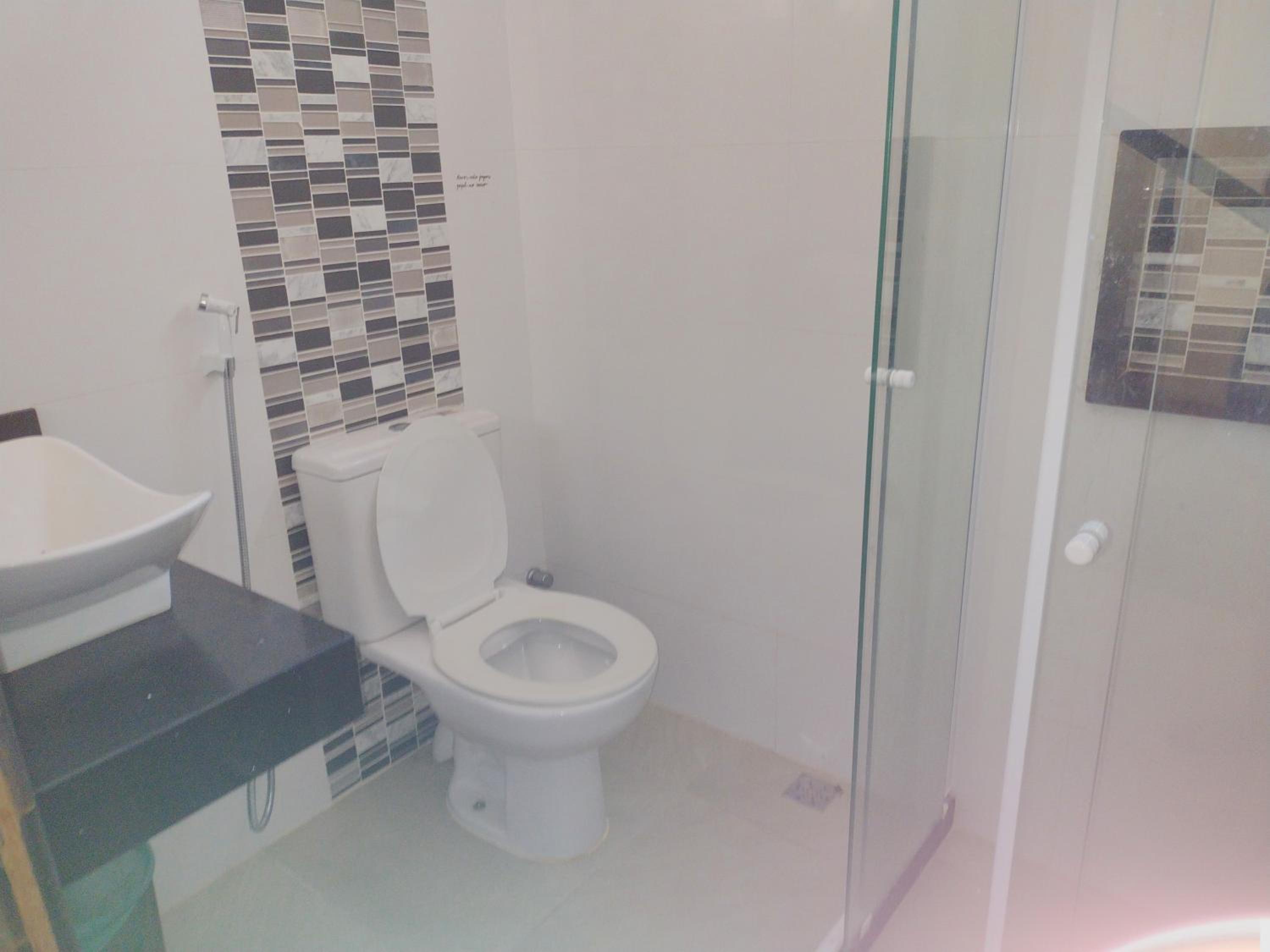 Family Room With Shared Bathroom photo 3