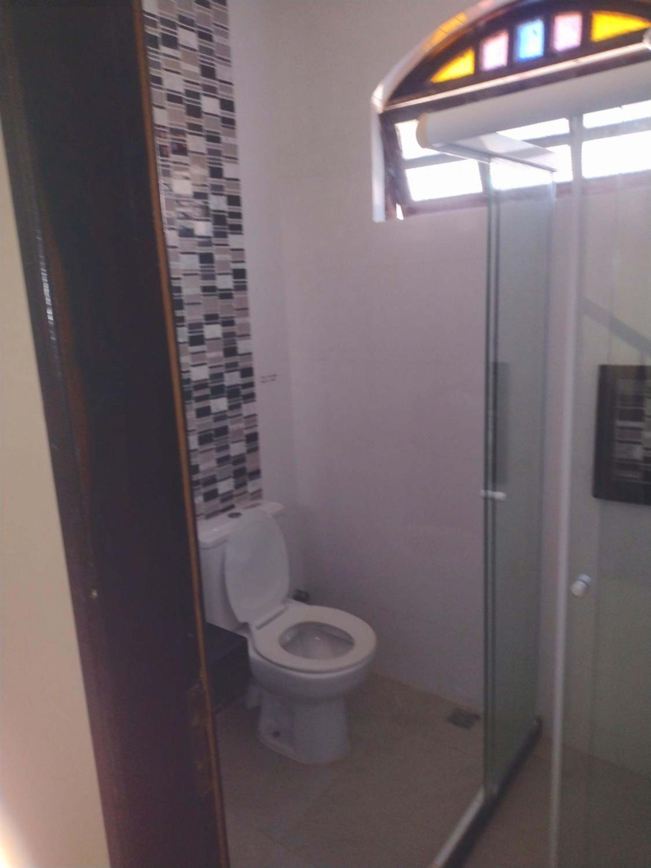 Family Room With Shared Bathroom photo 3